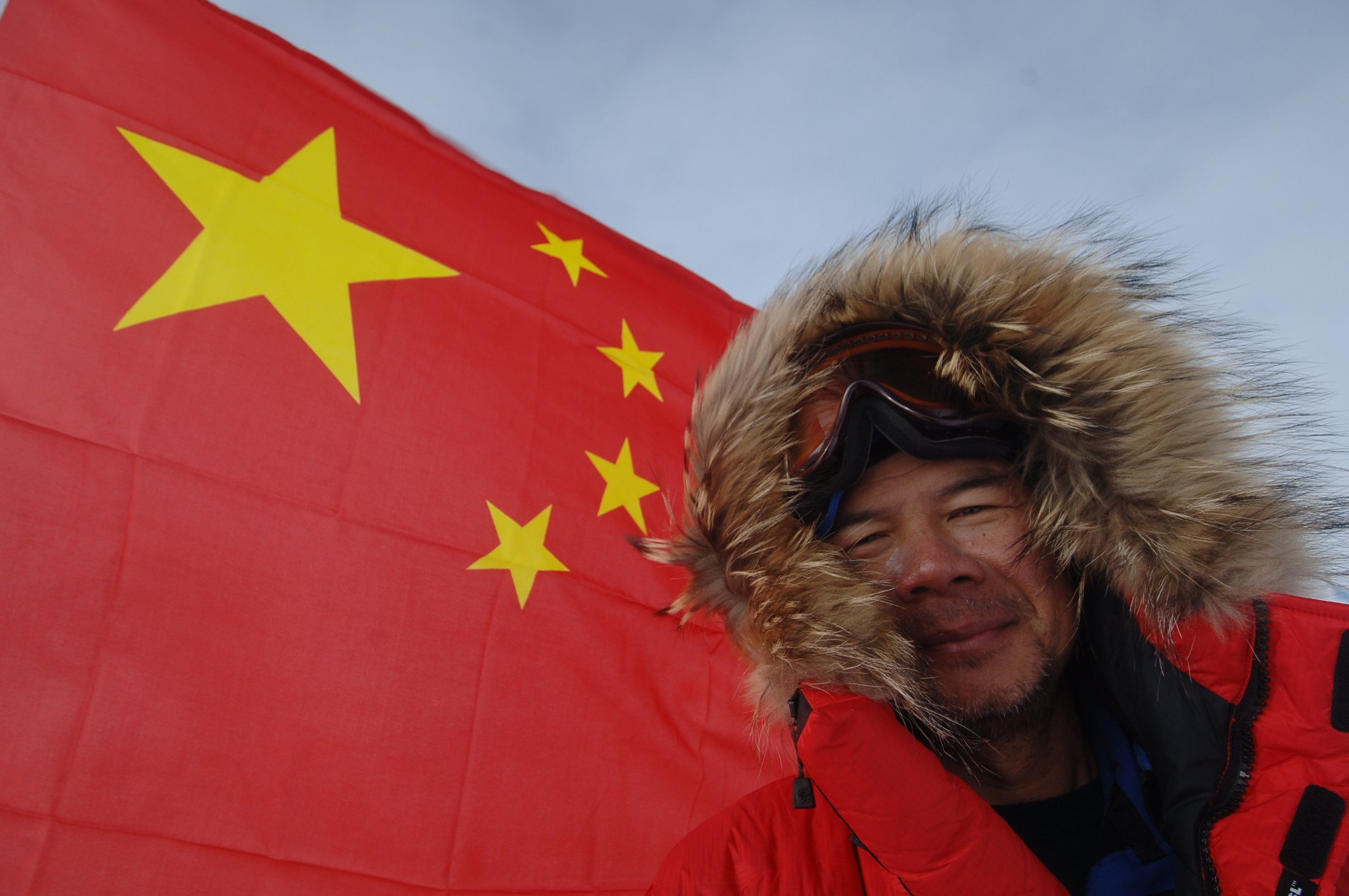 Hong Kong climber Chung Kin-man poses with the national flag after reaching the South Pole. The adventurer arrived back home on January 5, 2006 after completing the so-called “7+2” challenge – becoming the first Hongkonger and one of the first Chinese people to have reached the north and south poles and the highest peaks on seven continents. Photo: SCMP
