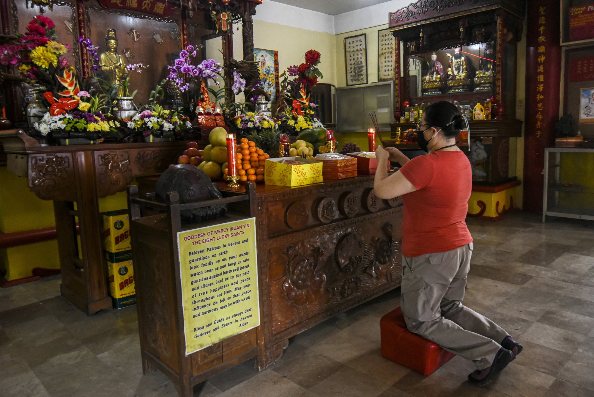 A Filipino-Chinese woman worships at a temple altar in Quezon City, the Philippines. Photo: Getty Images A Filipino-Chinese woman worships at a temple altar in Quezon City, the Philippines. Photo: Getty Images