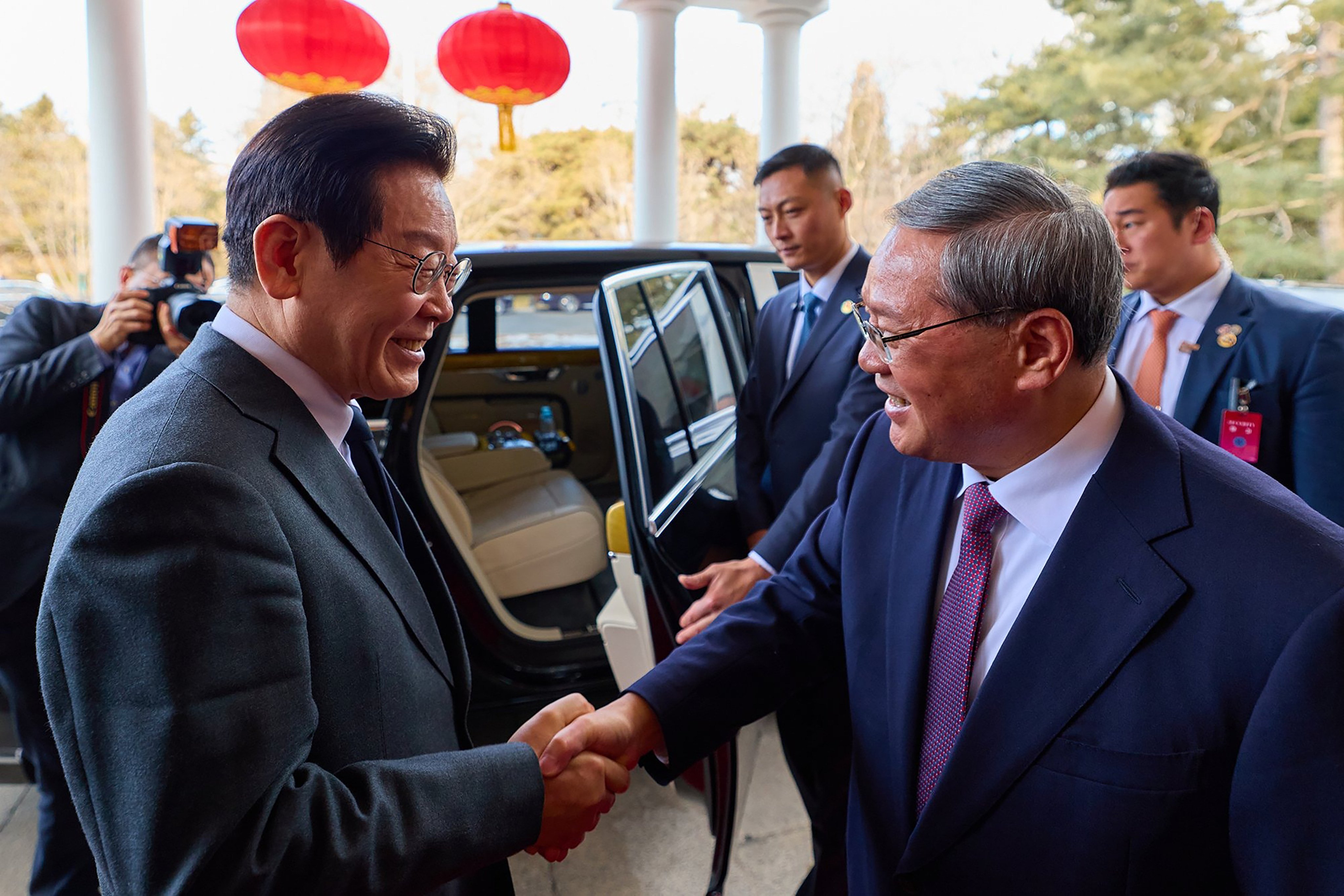 South Korean President Lee Jae Myung (left) shakes hands with Chinese Premier Li Qiang at the Diaoyutai State Guesthouse in Beijing on Tuesday. Photo: Handout