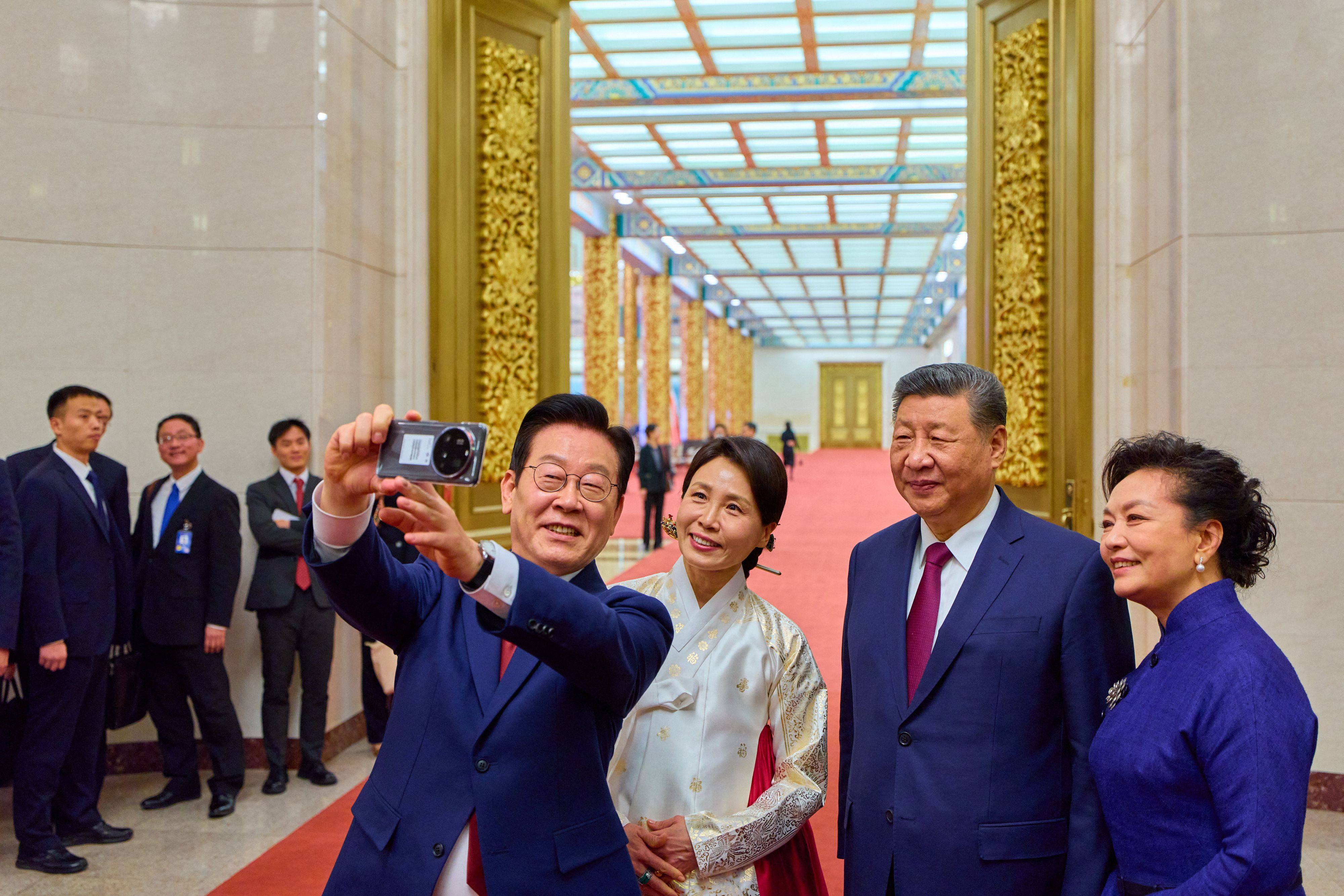 South Korean President Lee Jae Myung takes a selfie including China’s President Xi Jinping. (Photo: AFP)