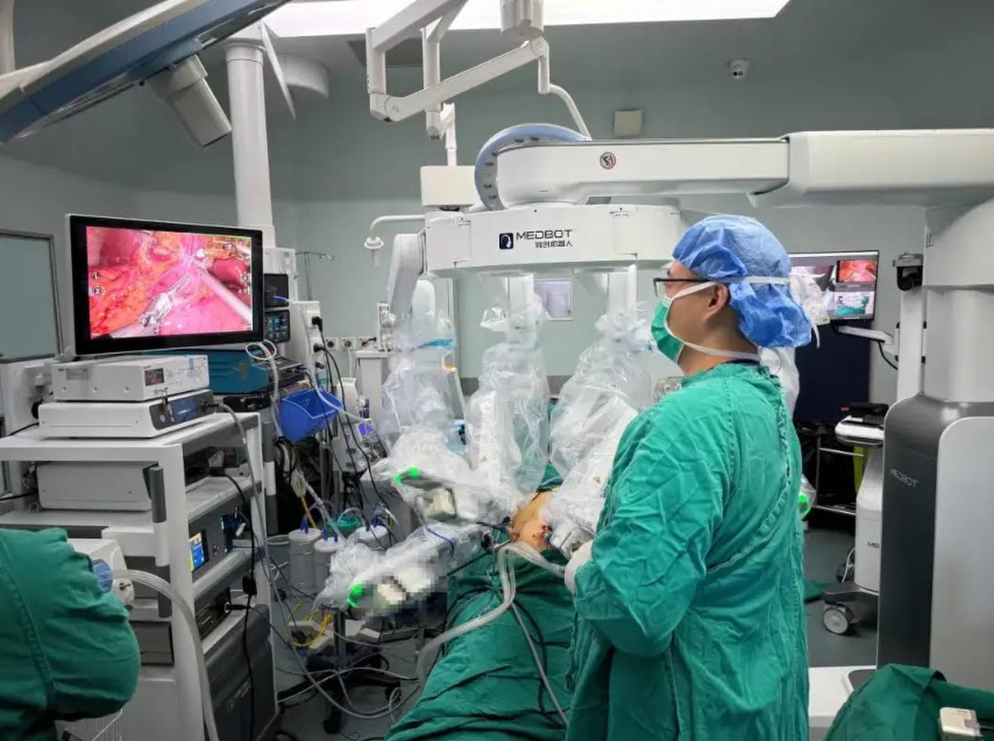A surgical robot performs an operation in Beijing. Photo: Handout