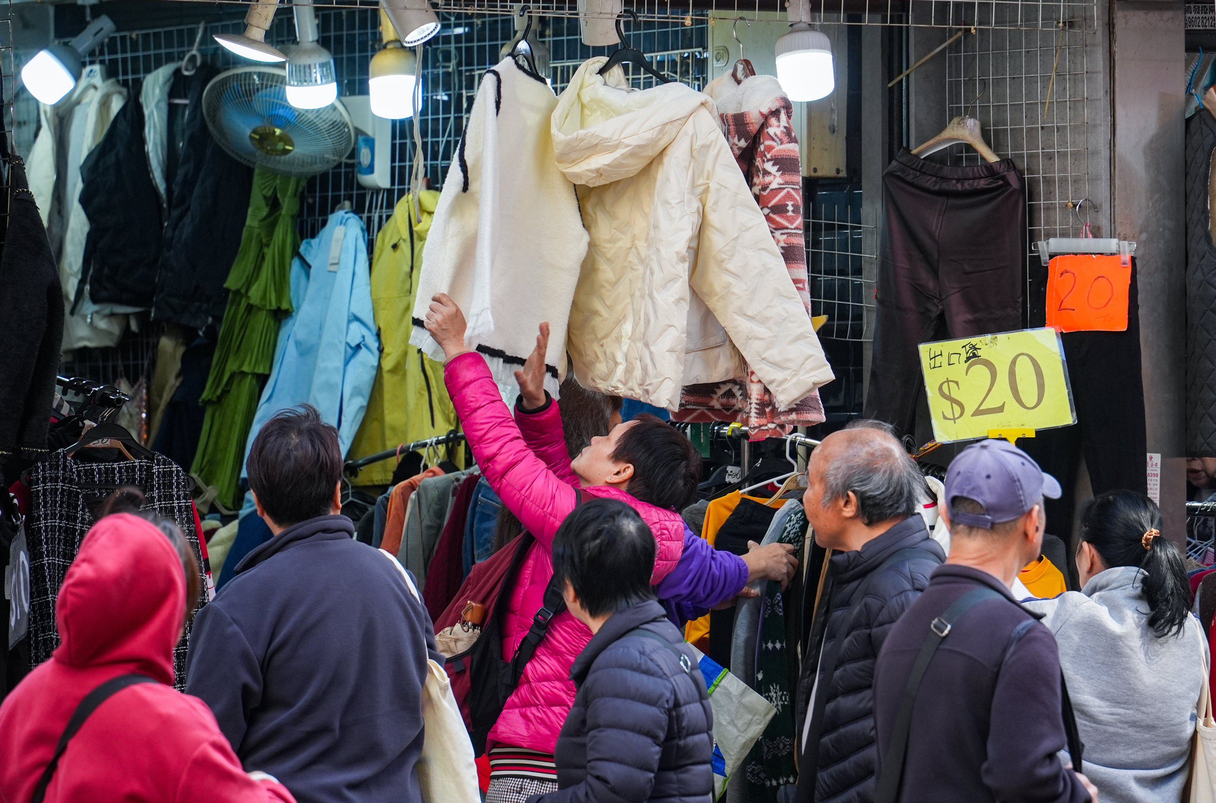 Hongkongers look for warm clothing to counter the cold weather. Photo: Eugene Lee