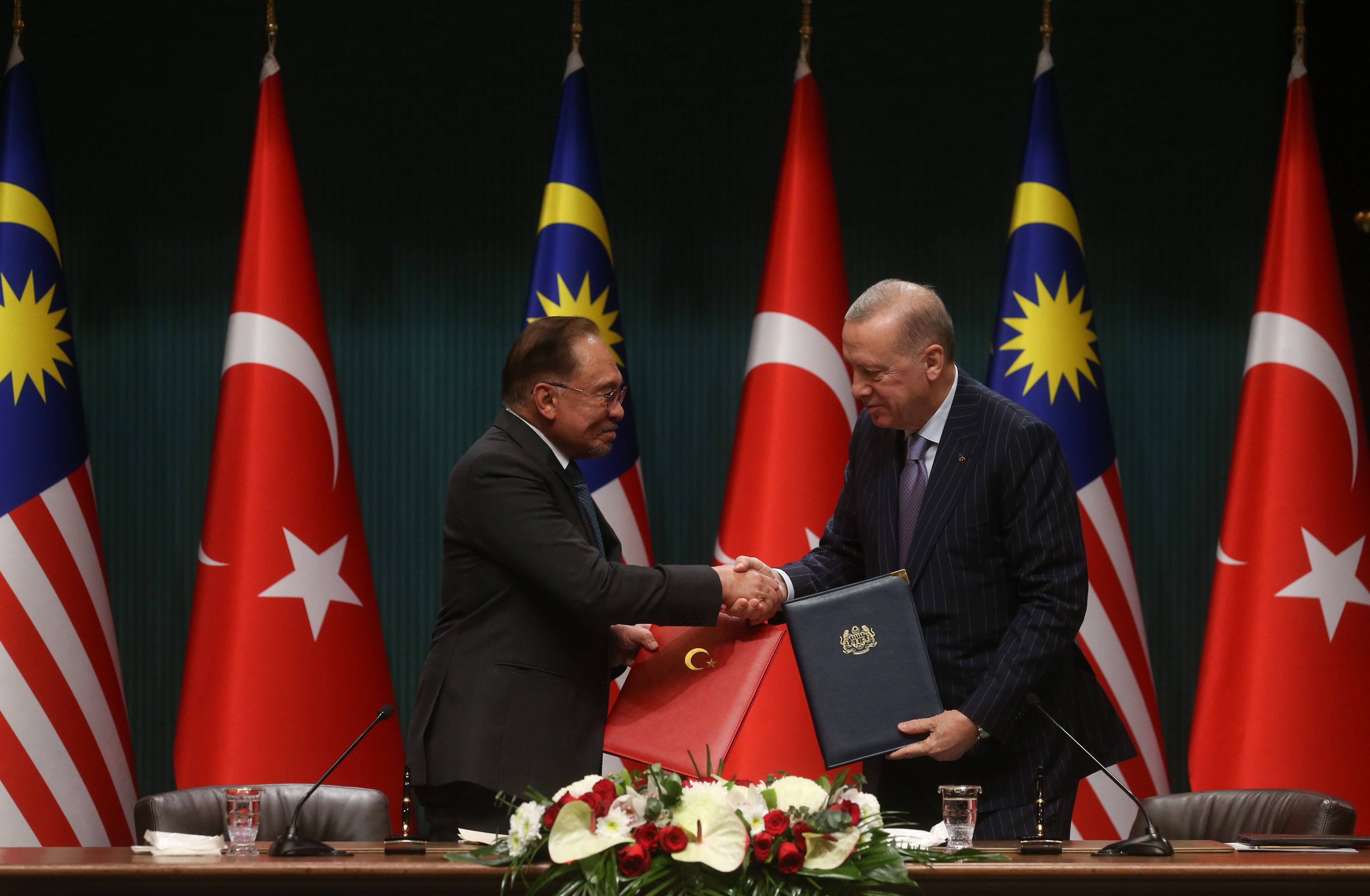 Turkish President Recep Tayyip Erdogan (right) and Malaysian Prime Minister Anwar Ibrahim exchange a signed agreement in Ankara on Wednesday. Photo: Turkish Presidency/Xinhua