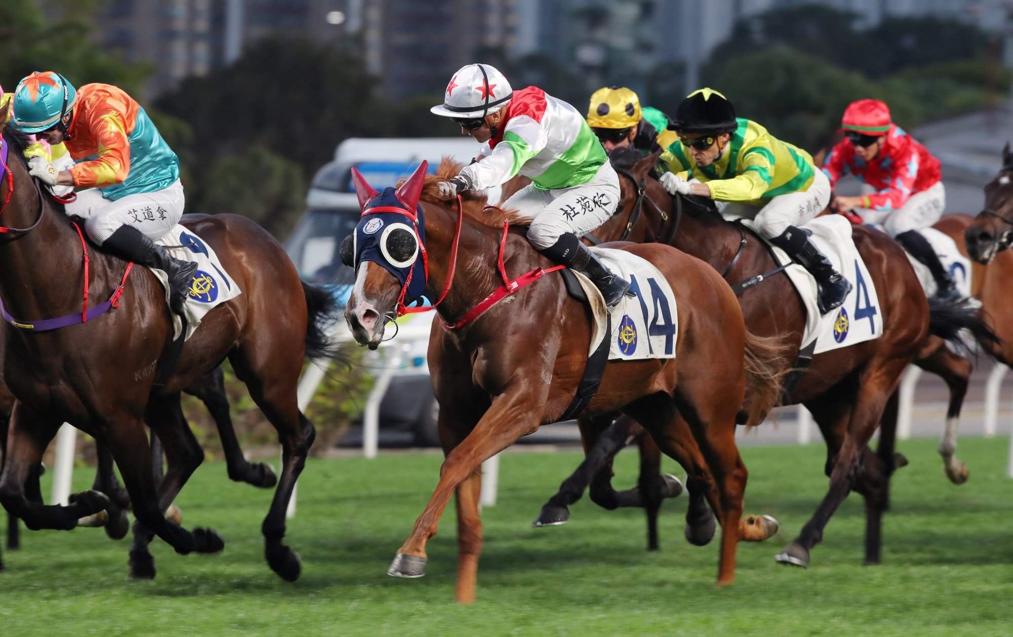 The Red Hare wins impressively under Hollie Doyle.