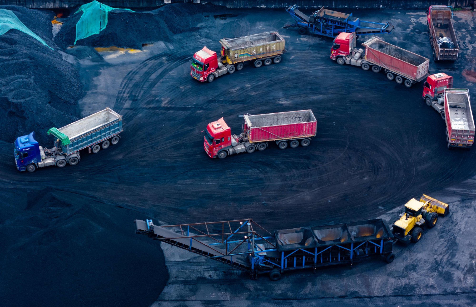 Trucks wait to be loaded with coal, to be taken to a coal-fired power plant, at a coal storage facility in Chongqing, in southwest China. Photo: AFP Trucks wait to be loaded with coal, to be taken to a coal-fired power plant, at a coal storage facility in Chongqing, in southwest China. Photo: AFP