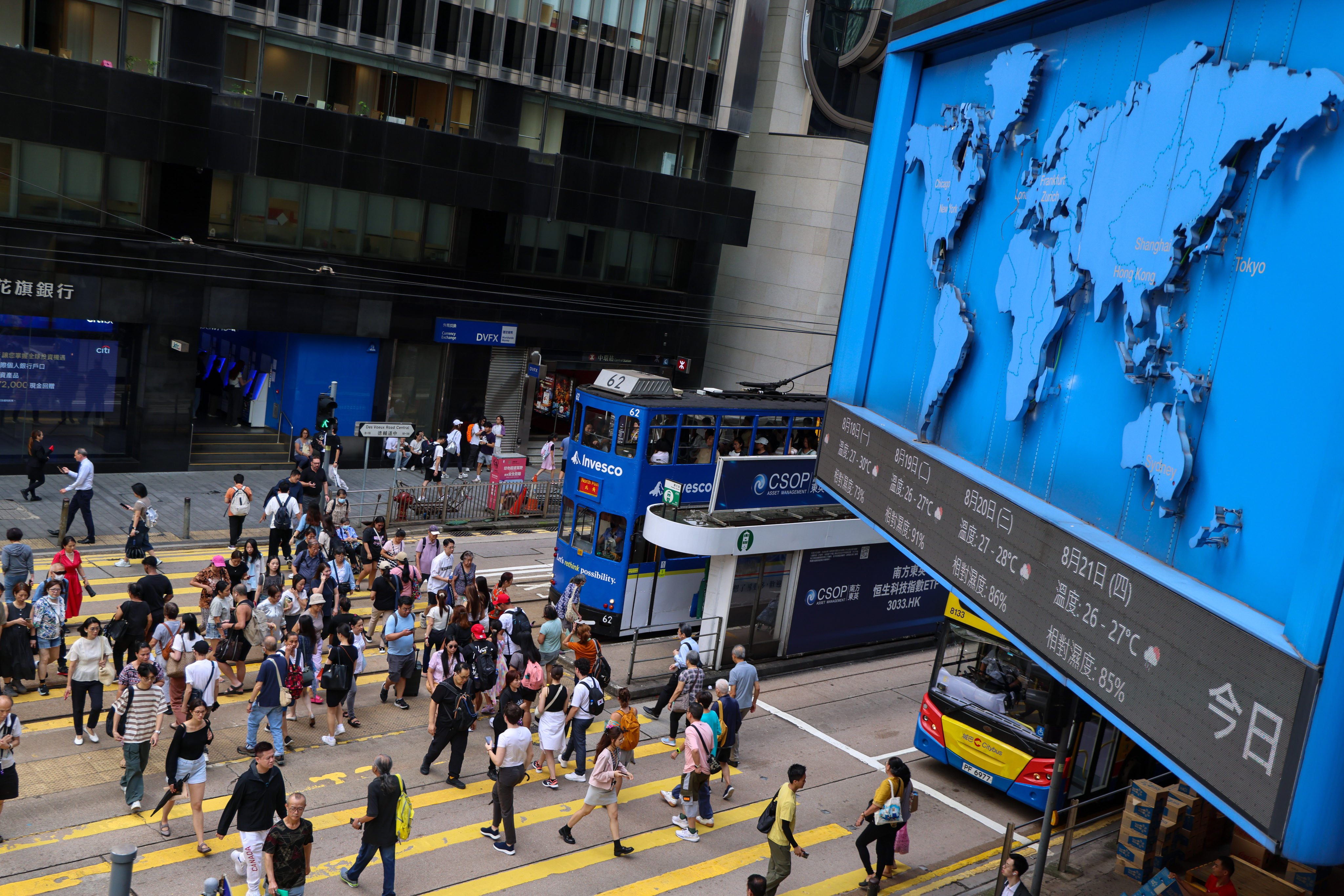 Pedestrians cross the street in Central. Photo: Jelly Tse