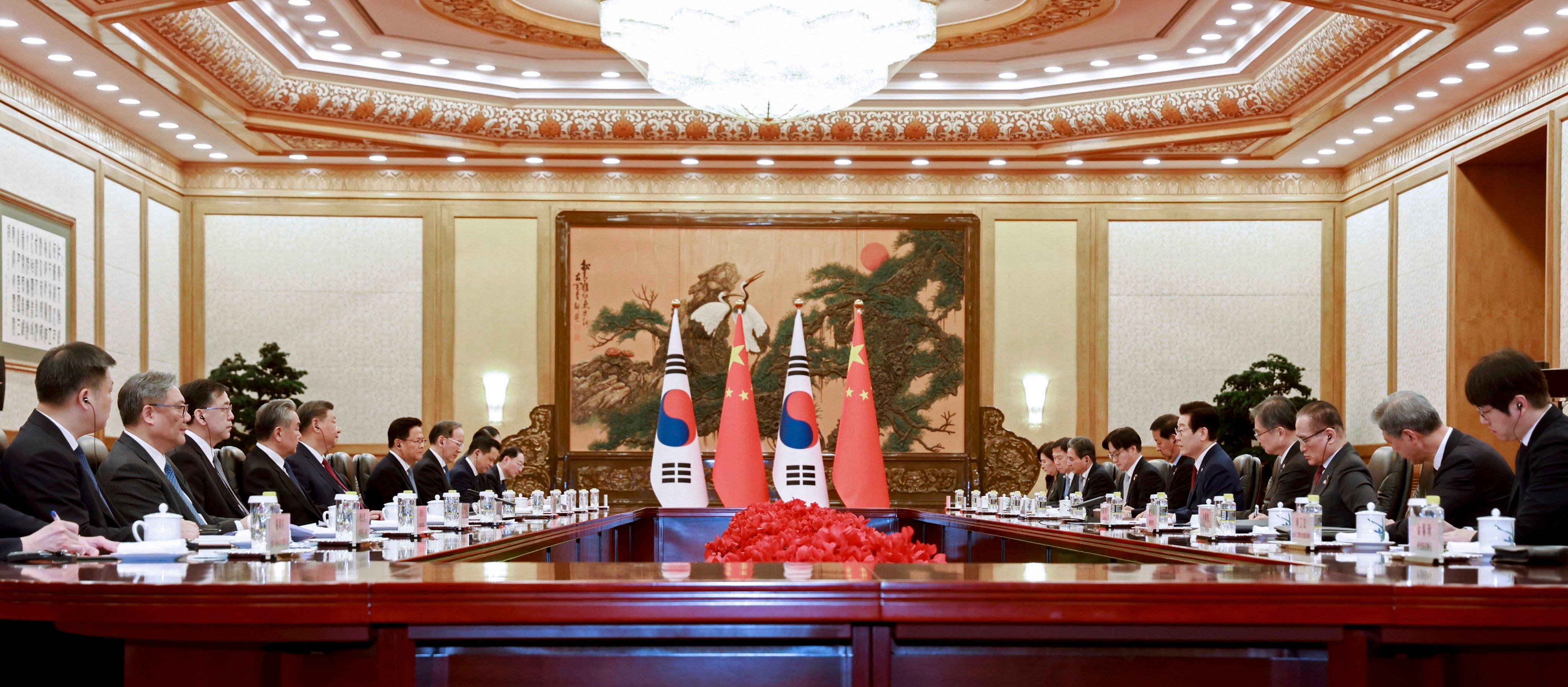 South Korean President Lee Jae Myung holds summit talks with Chinese President Xi Jinping at the Great Hall of the People in Beijing on Monday. Photo: EPA