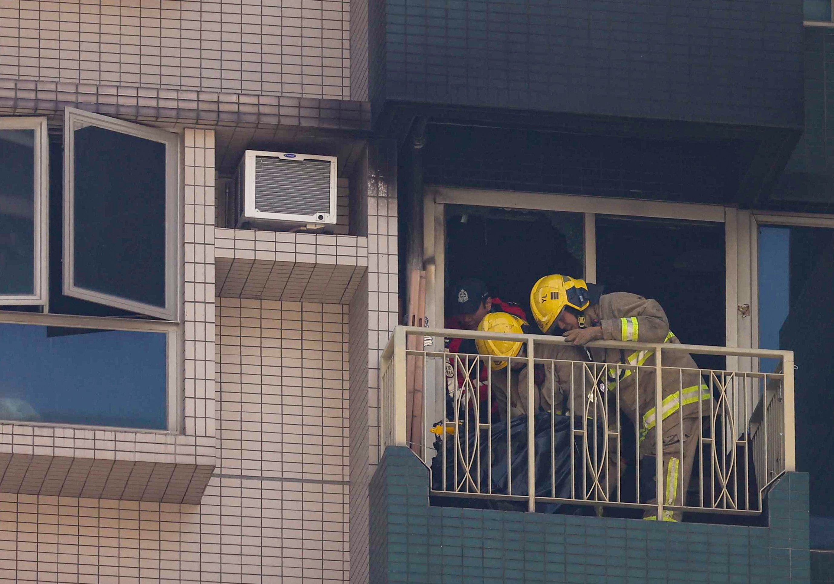 A man was killed after a fire tore through a high-rise flat in Yuen Long. Photo: Edmond So
