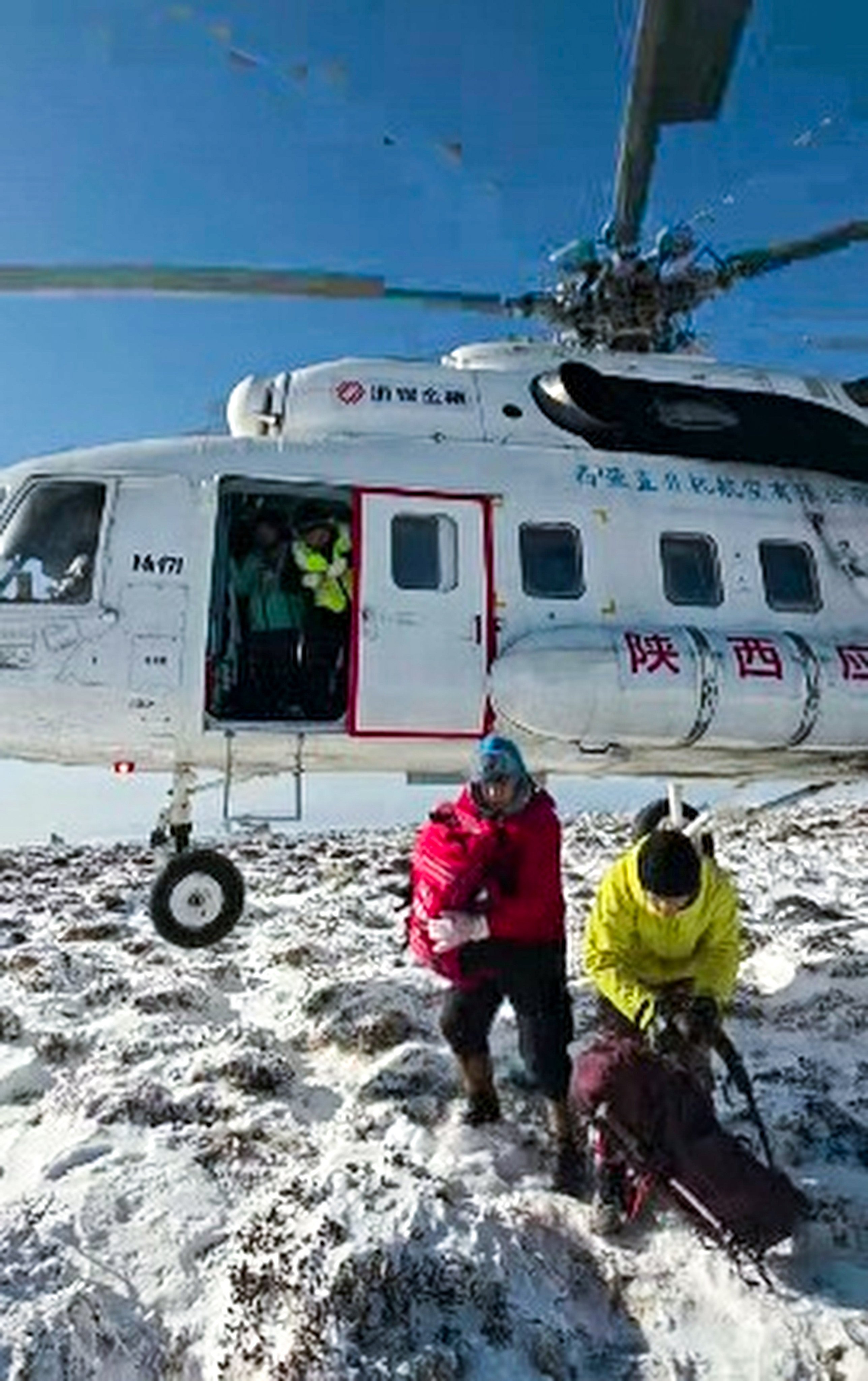 Rescuers and mountaineering officials in China’s General Administration of Sport warn that hikers should not be walking the Aotai Line after three people died on the trail recently. Photo: CCTV