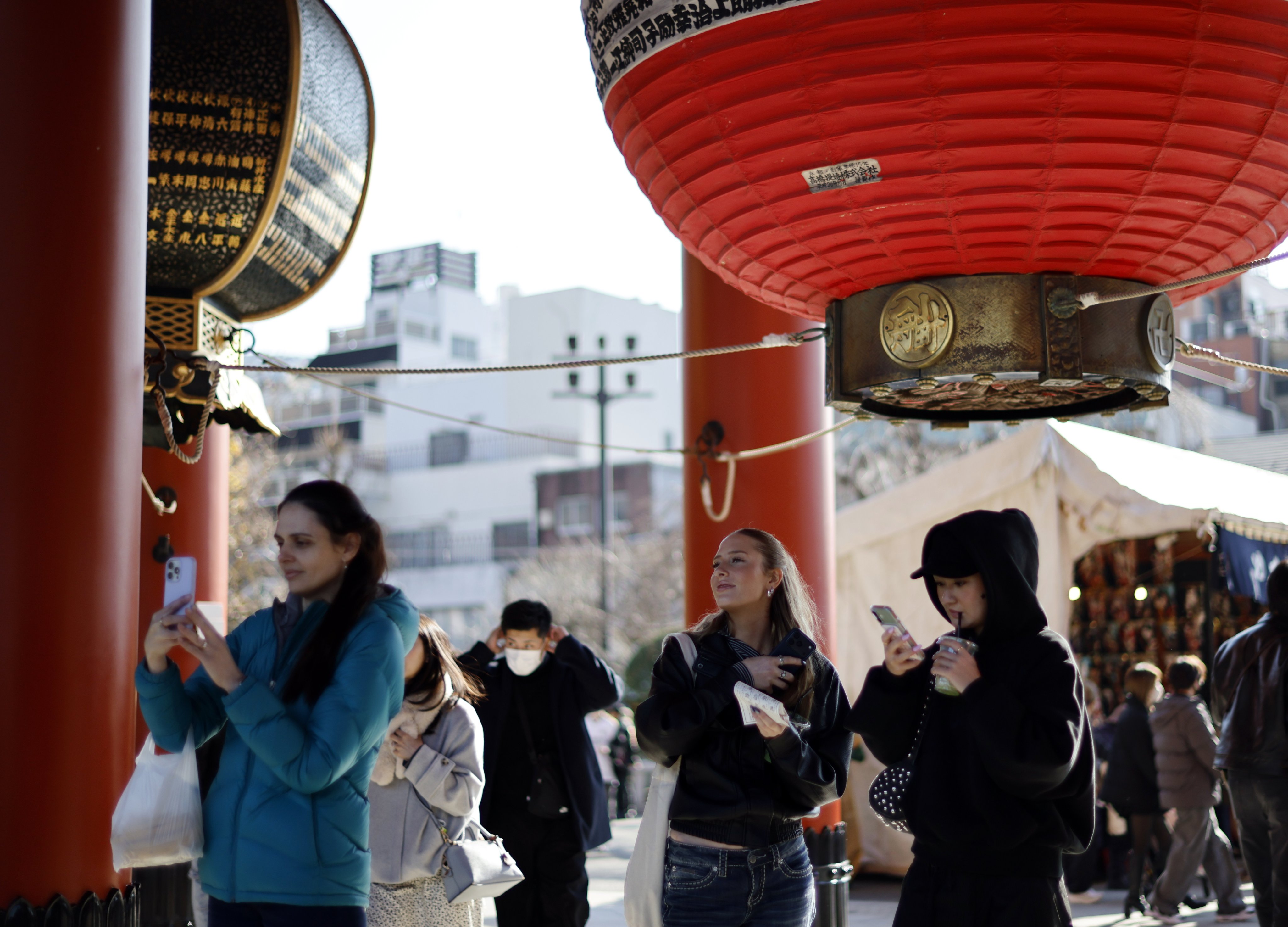 Foreign tourists visit a temple in Tokyo, Japan, last month. Photo: EPA