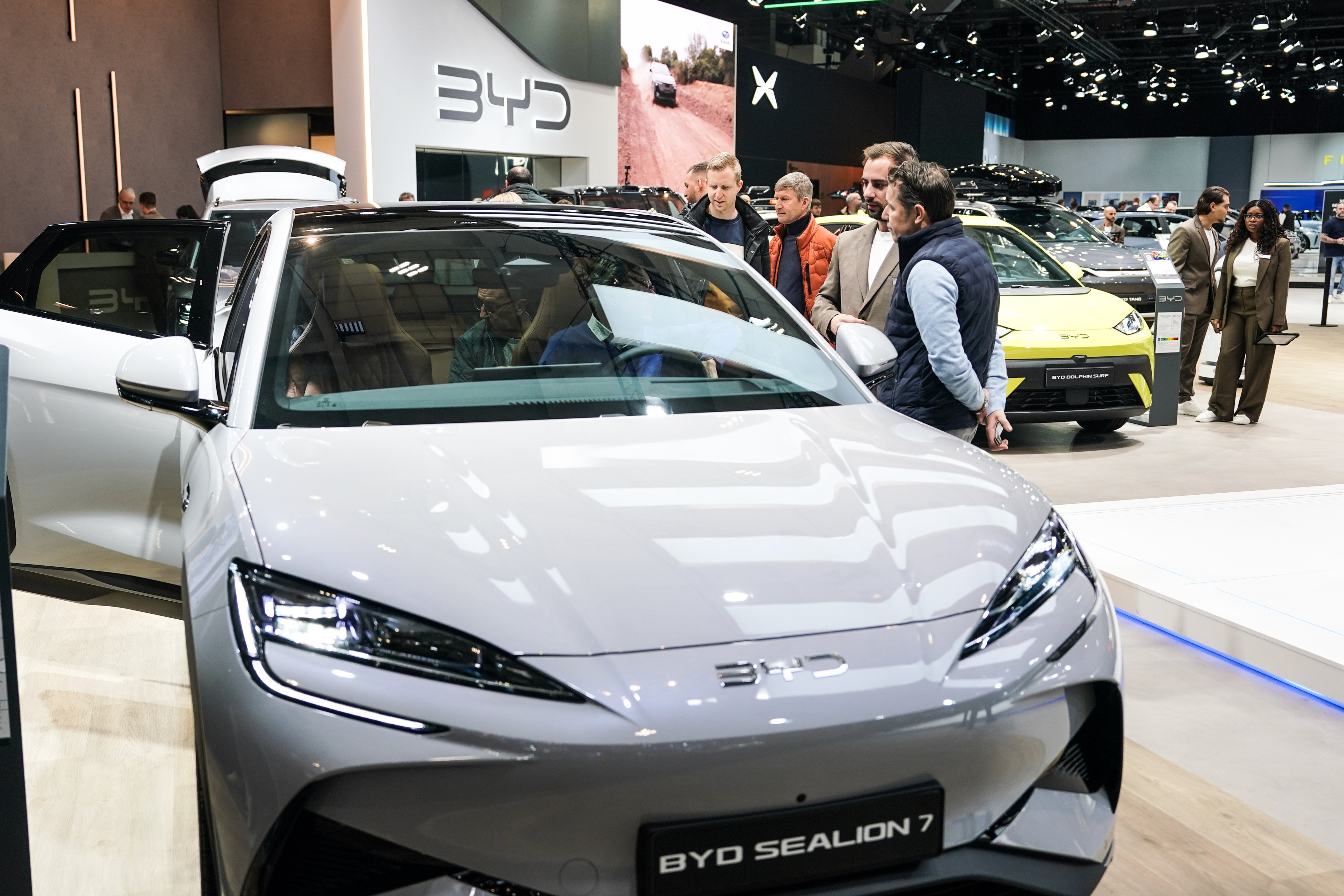 People view BYD cars during the Brussels Motor Show in Brussels, Belgium, on January 10, 2026. Photo: Xinhua