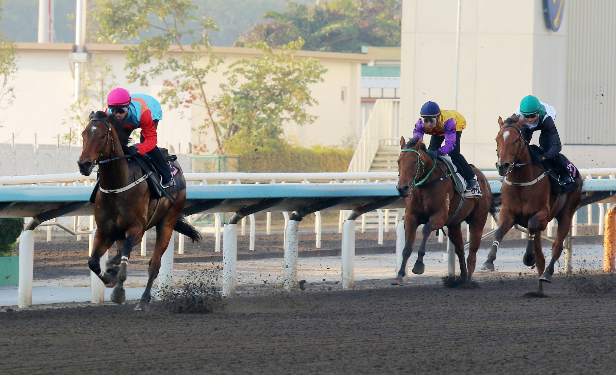 Ka Ying Rising quickens up impressively at Sha Tin.
