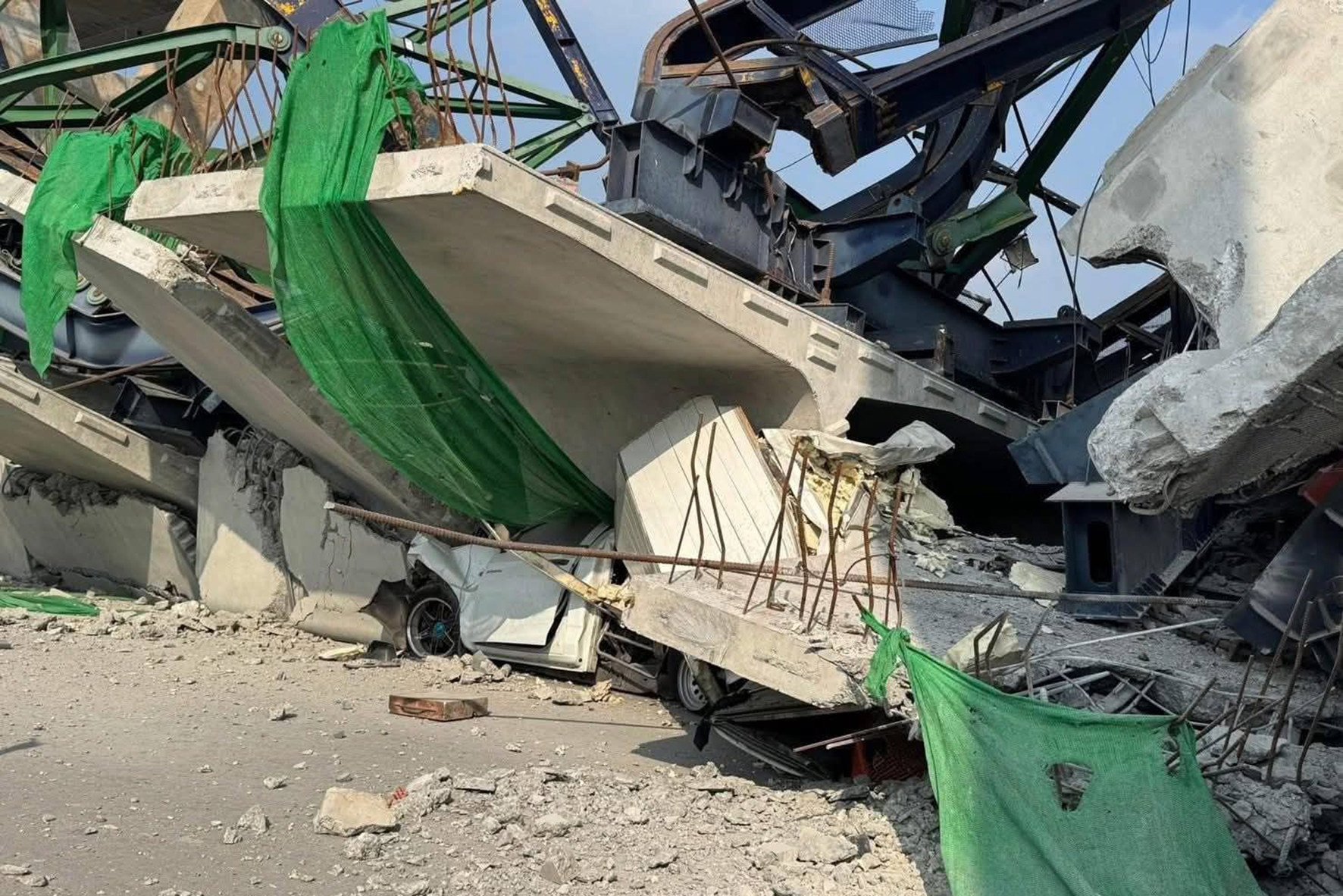 A crushed car sits among the debris after a crane collapses at the under-construction Rama II Expressway on Thursday. Photo: Xinhua
