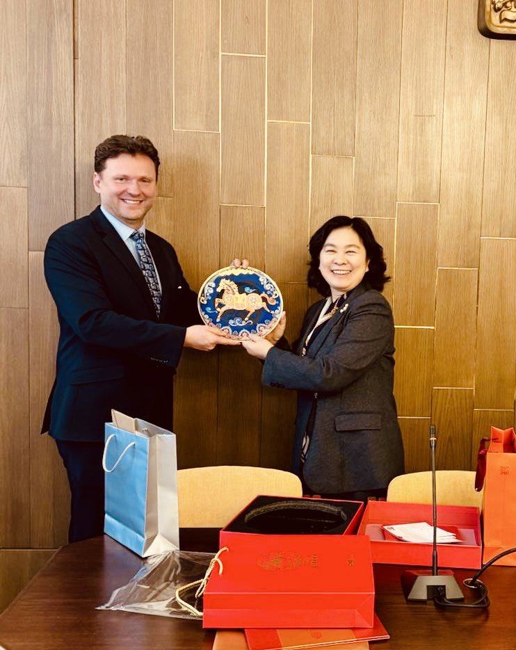 Chinese foreign vice-minister Hua Chunying with a leading Czech lawmaker. Photo: Handout