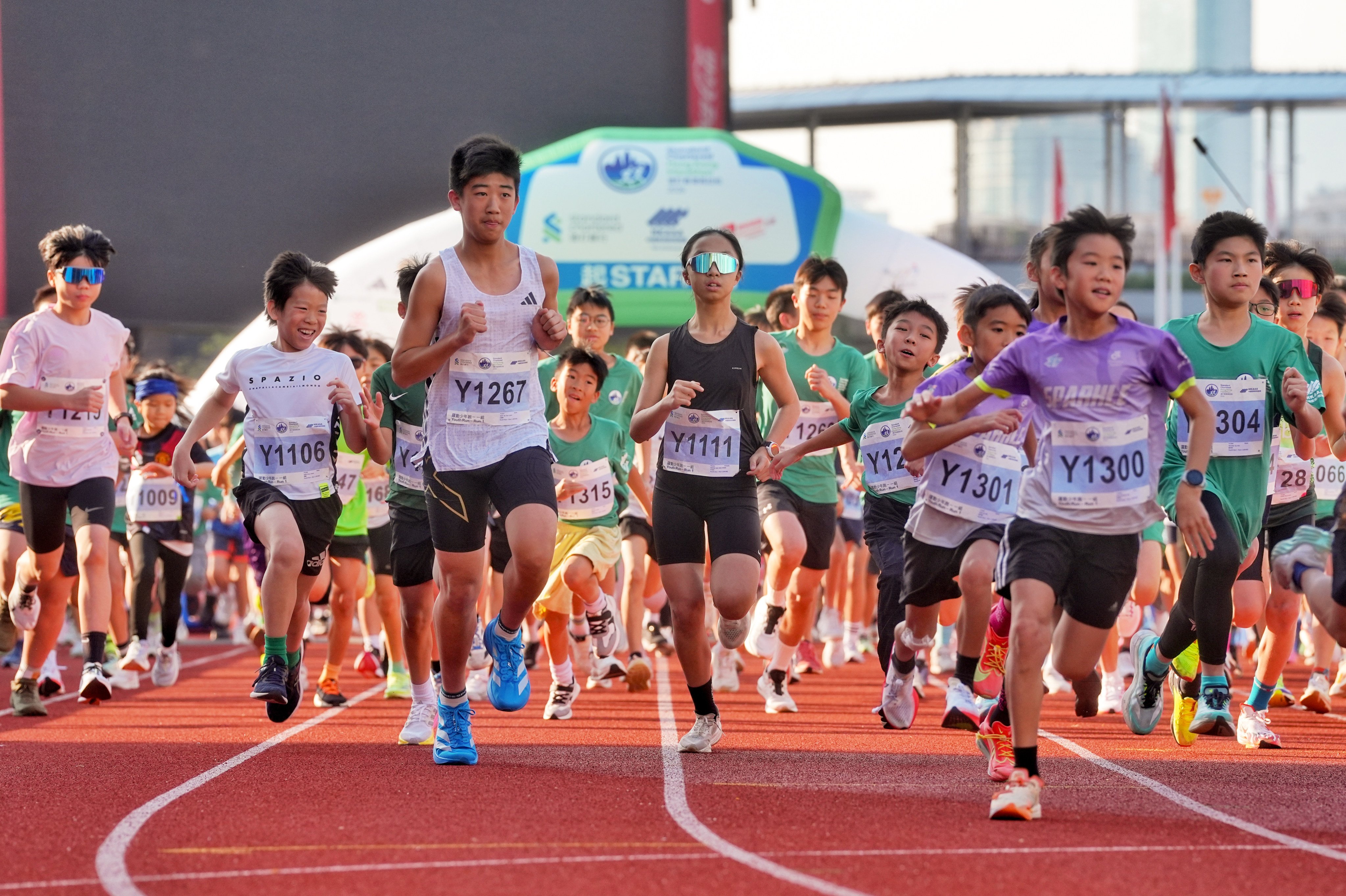 Youngsters off to a quick start in the new youth race. Photo:  Elson Li