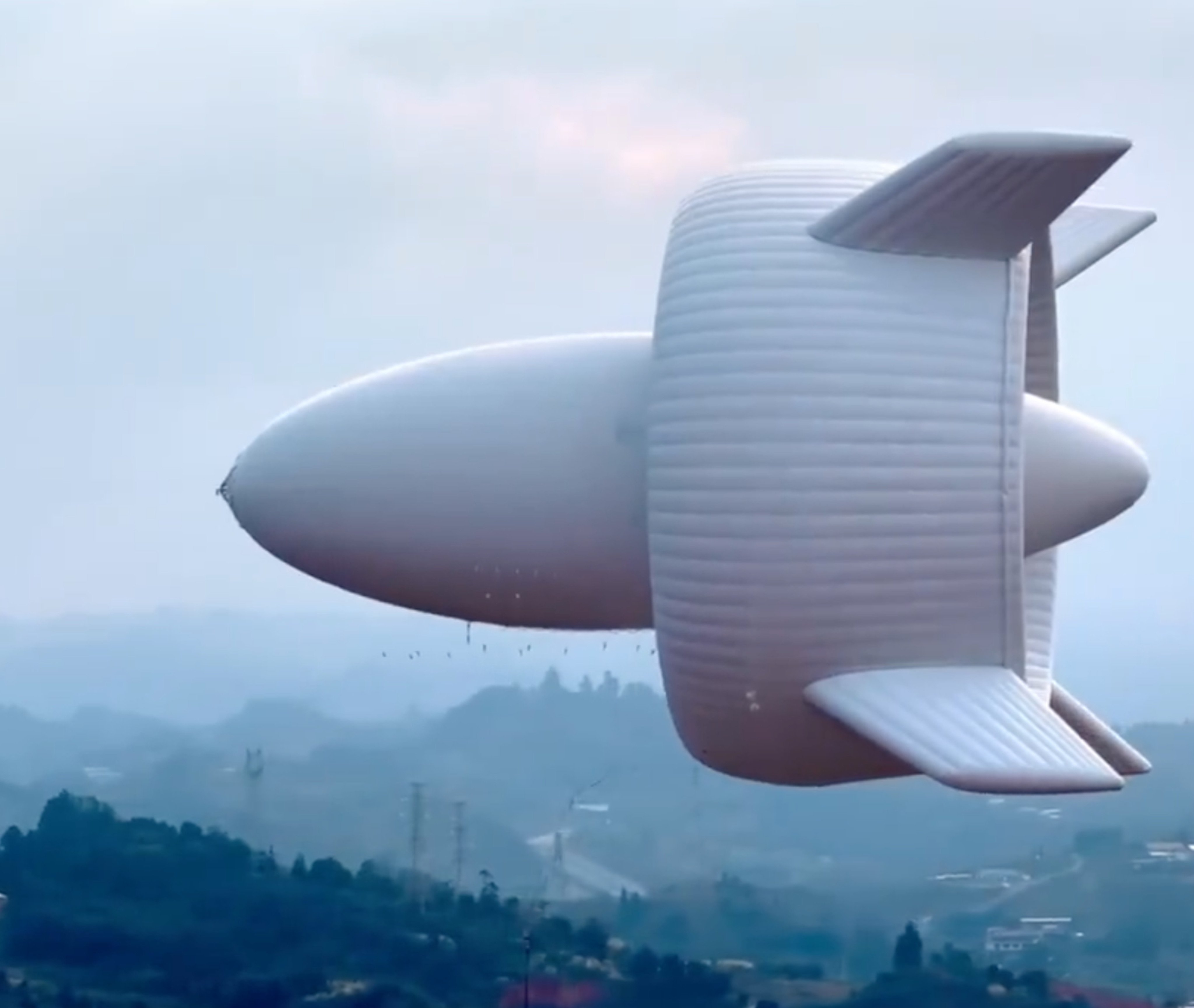 The airship was tested in the skies above Sichuan. Photo: Weibo/ 爱信阳