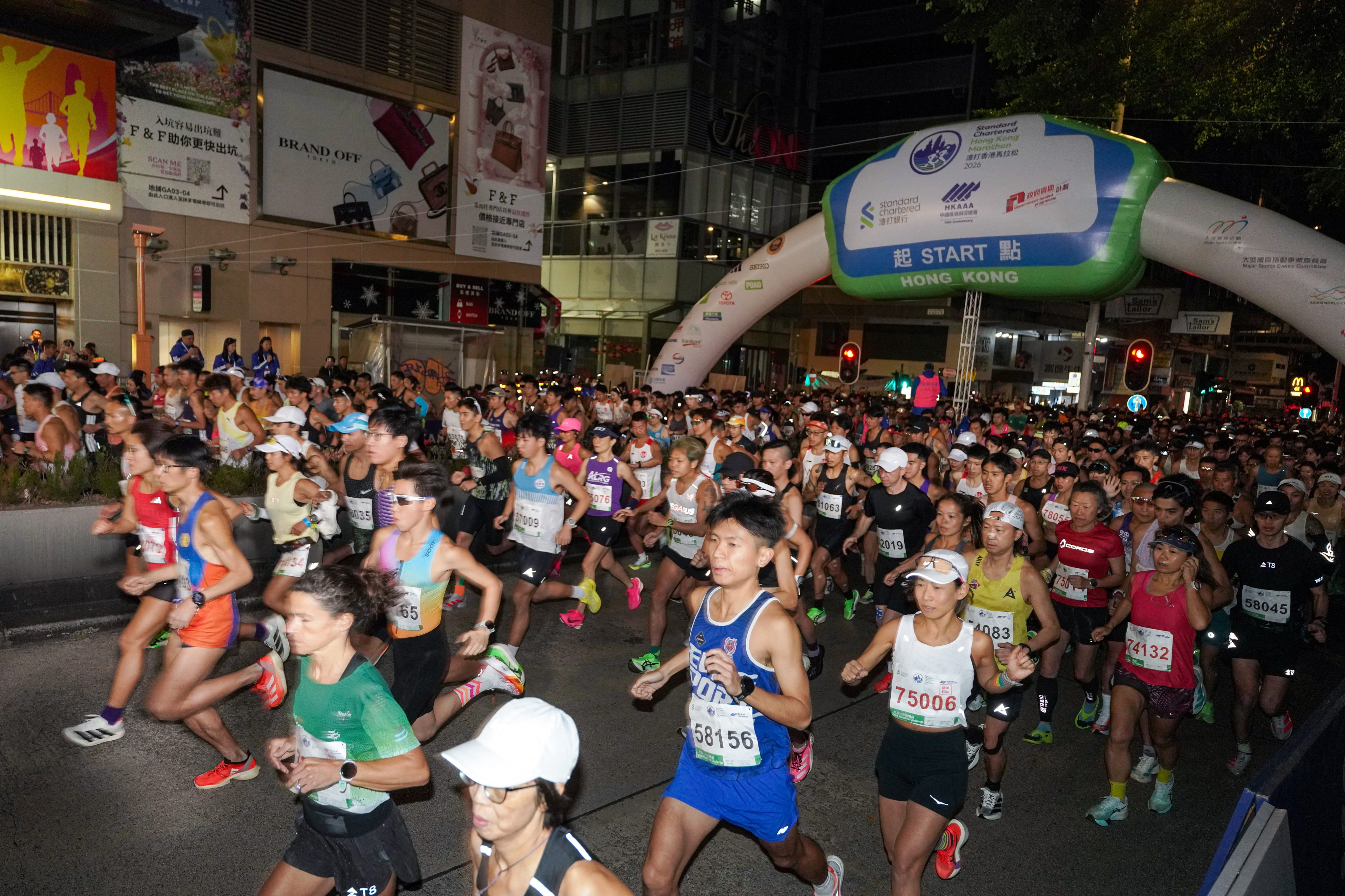 Almost all of the 74,000 runners who were awarded a place in the race, out of 120,000 applicants, turned up, organisers said. Photo: Karma Lo