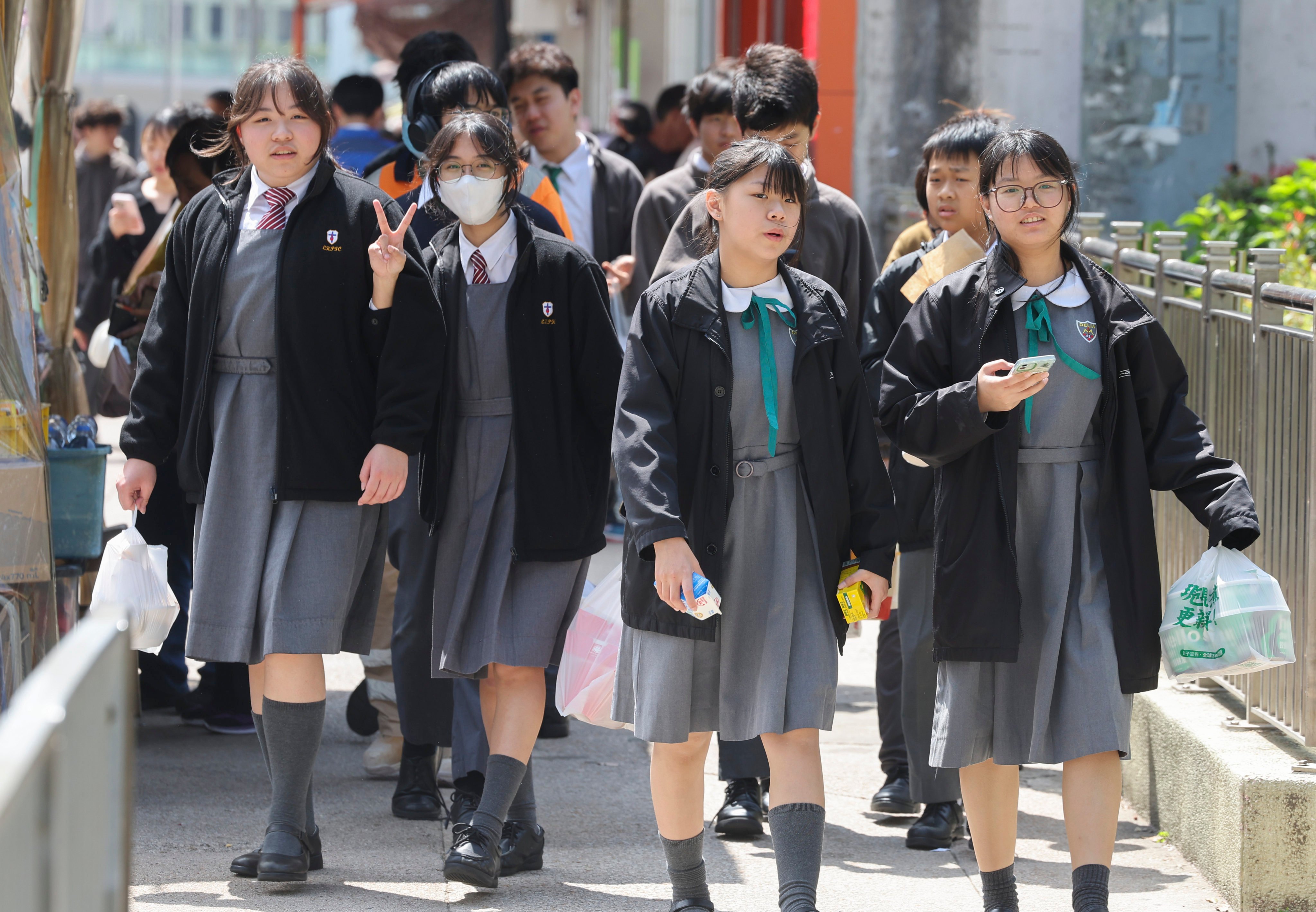 Having more lessons conducted in English aligns with Hong Kong’s aim to become an international education hub, an industry leader has said. Photo: Edmond So