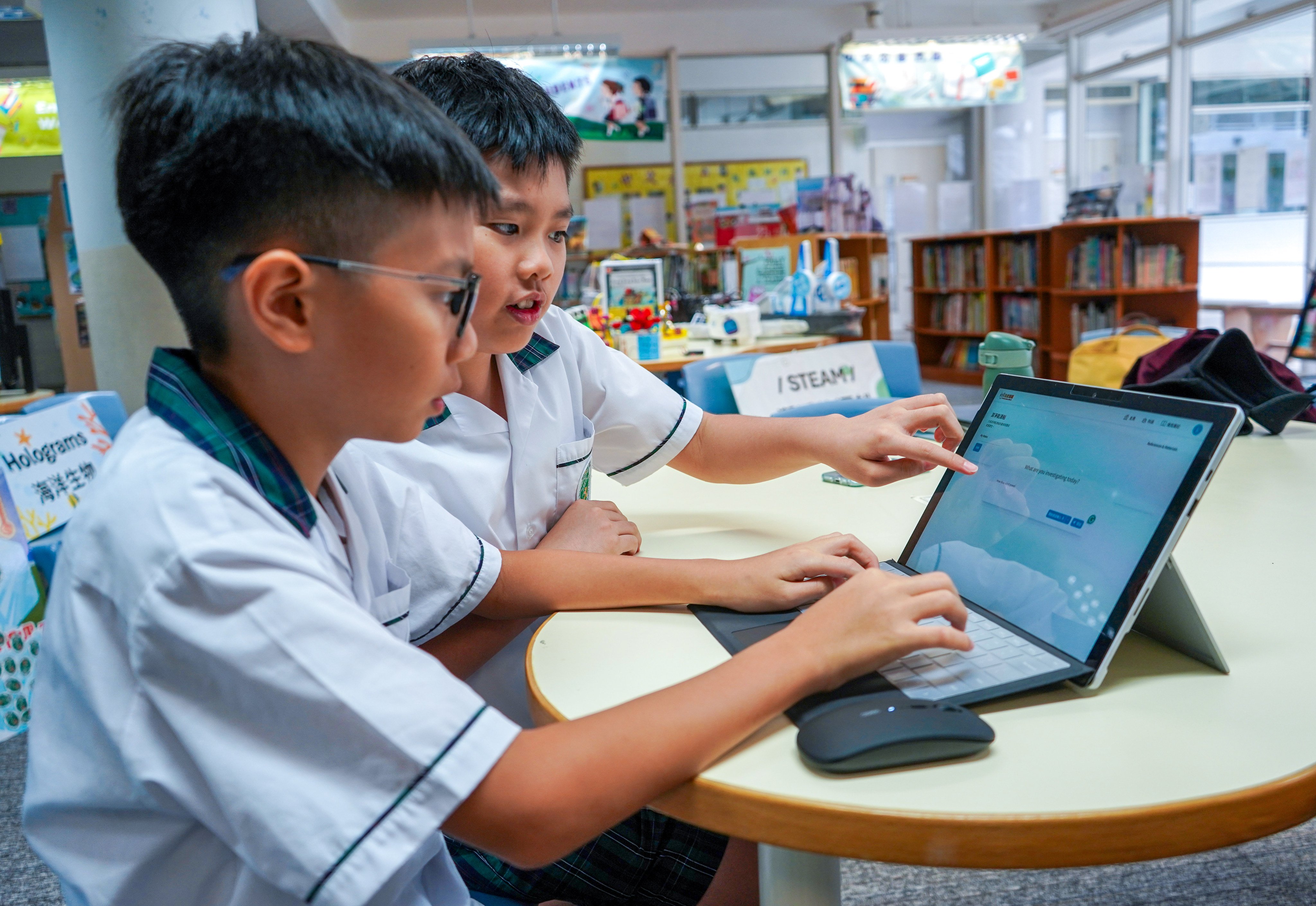 Students  use an AI platform powered by Microsoft for their study. Photo: Kelly Le