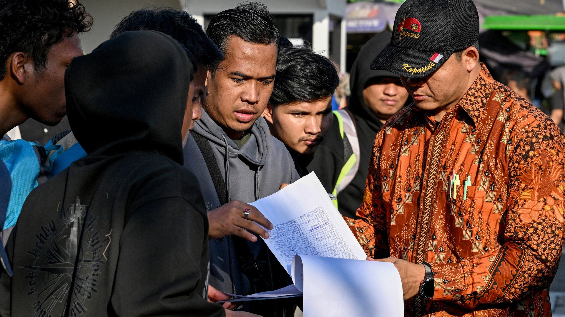 Indonesia says more than 1,400 of its nationals have left cyberscam networks in Cambodia in recent days. Many reportedly did not hold passports and entered Cambodia without proper documentation. Indonesia’s ambassador to Cambodia, Santo Darmosumarto, said on January 21, 2026, that most of those seeking repatriation did not appear to be victims of human trafficking.