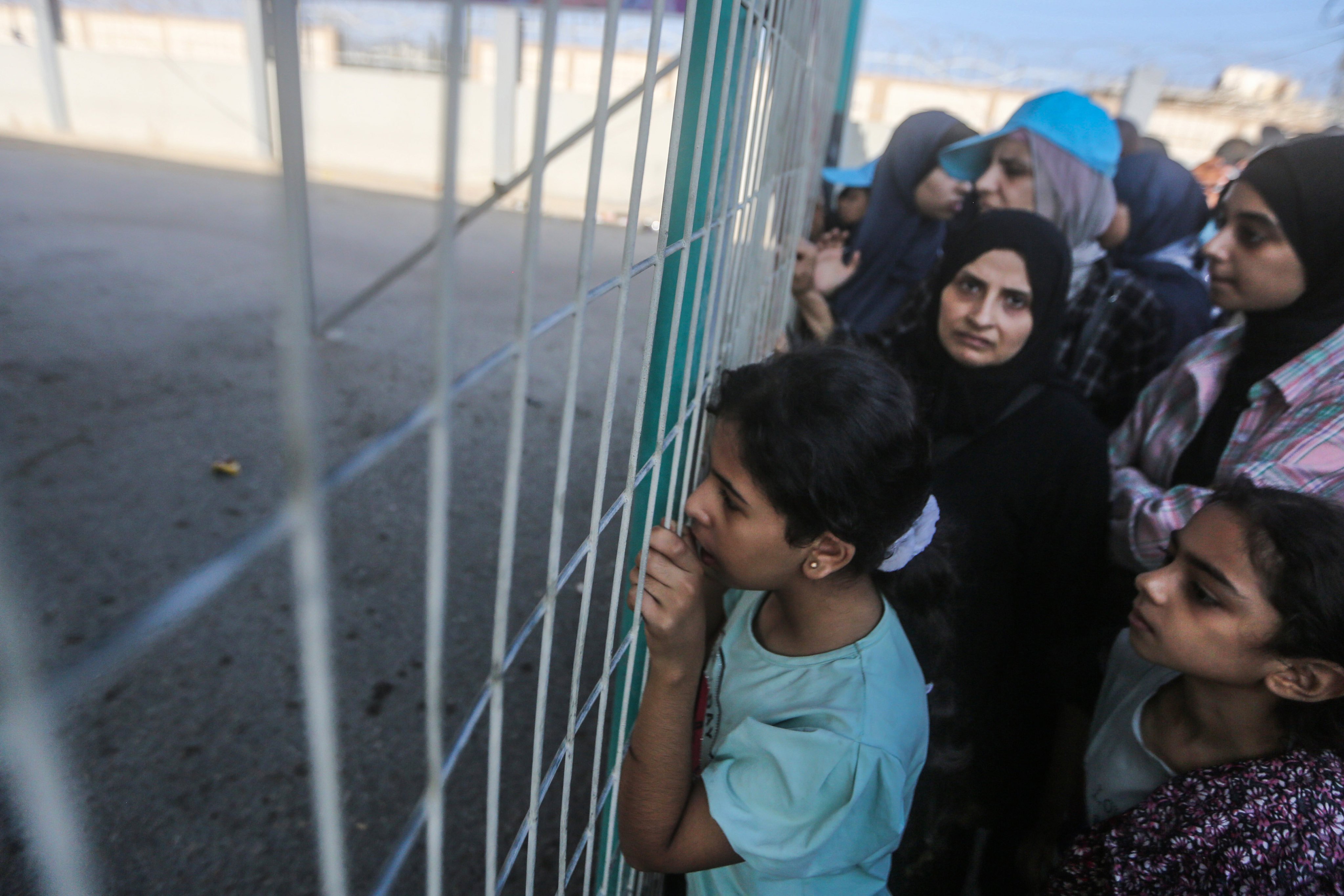People wait outside the border crossing between the Gaza Strip and Egypt in Rafah in November 2023. Photo: dpa
