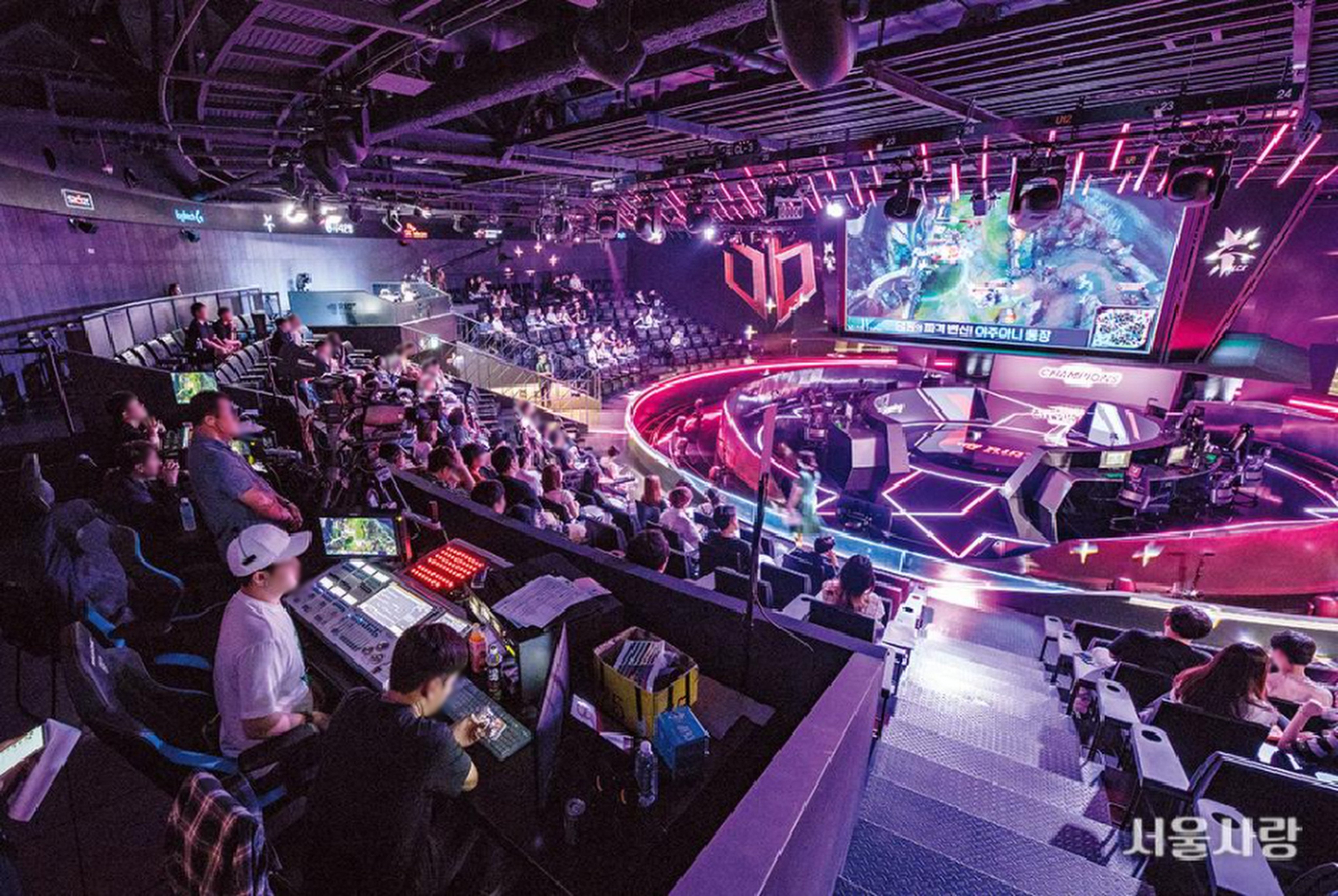 People get ready to watch a League of Legends match at LCK Arena at LoL Park in Seoul, South Korea. Photo: visitkorea.or.kr