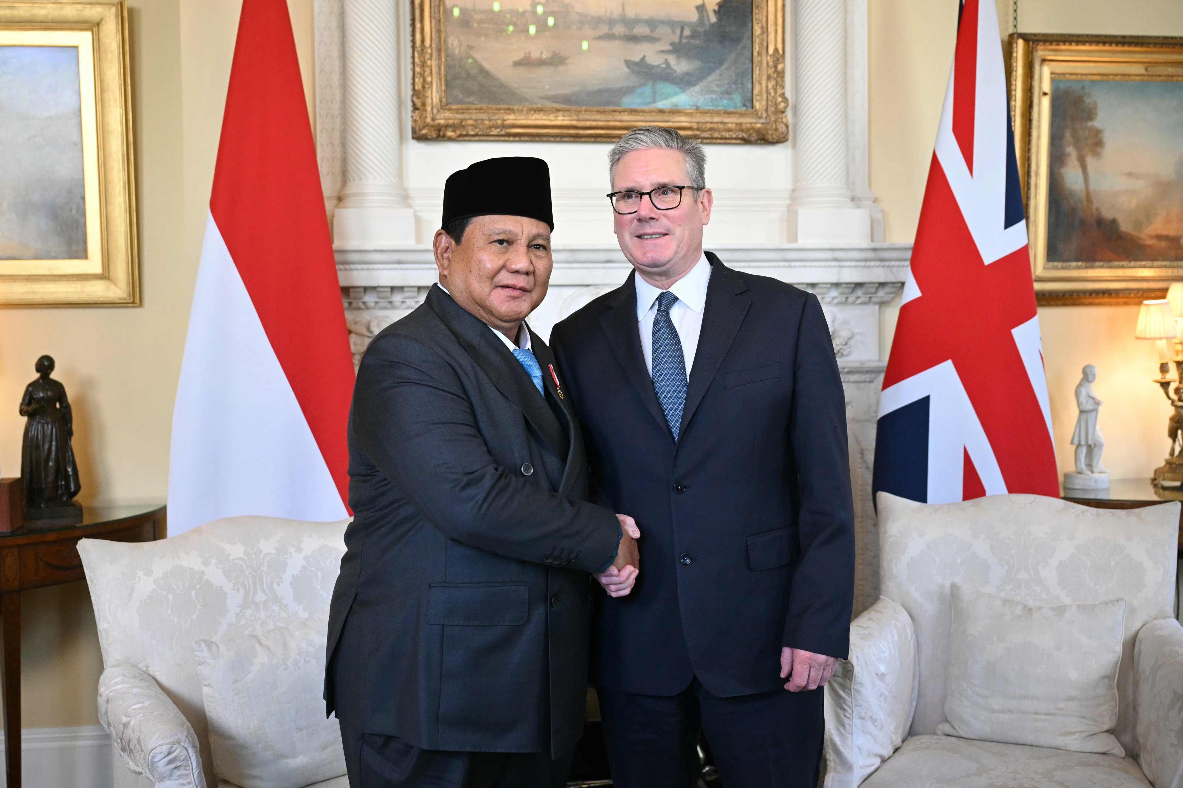 Indonesian President Prabowo Subianto (left) meets UK Prime Minister Keir Starmer meets in 10 Downing Street on Tuesday. Photo: dpa