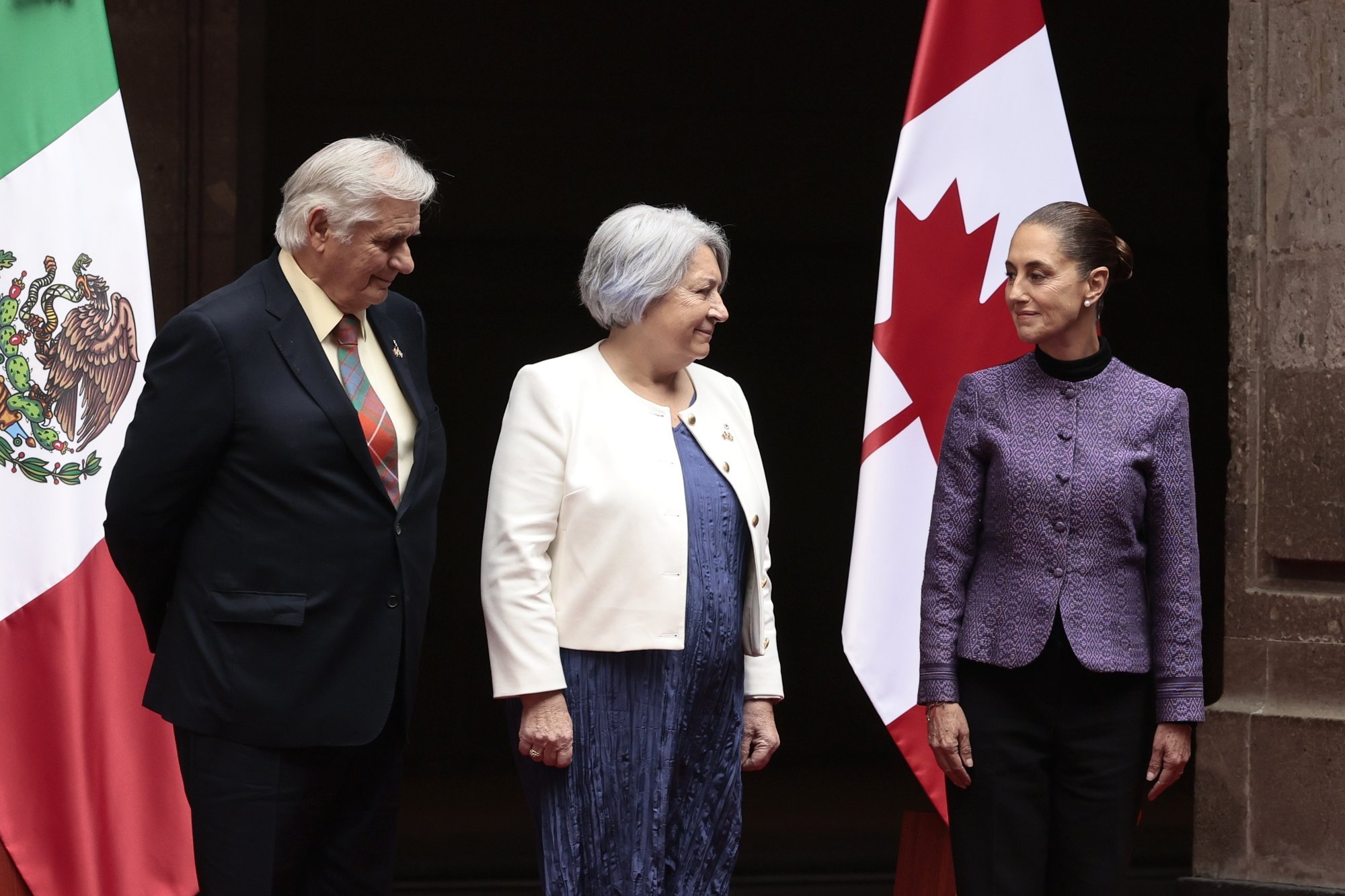 Mexican President Claudia Sheinbaum (right) poses alongside Canadian Governor General Mary Simon and her husband Whit Fraser at the National Palace in Mexico City, Mexico, on Tuesday. Photo: EPA