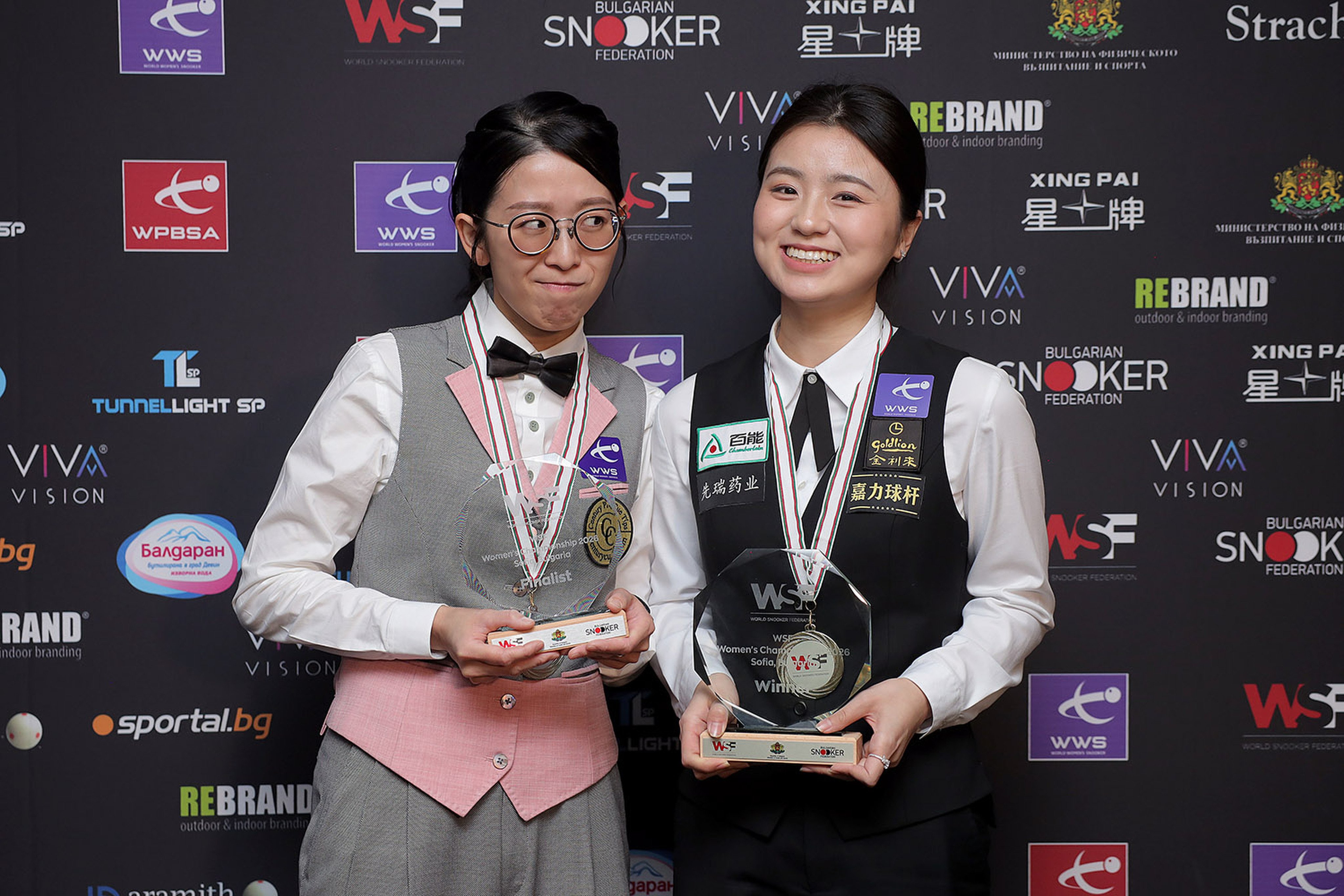 Hong Kong’s Ng On-yee (left) won four out of five matches in the group stage, her only defeat also coming against Bai Yulu (right). Photo: Billiard Sports Council of Hong Kong China