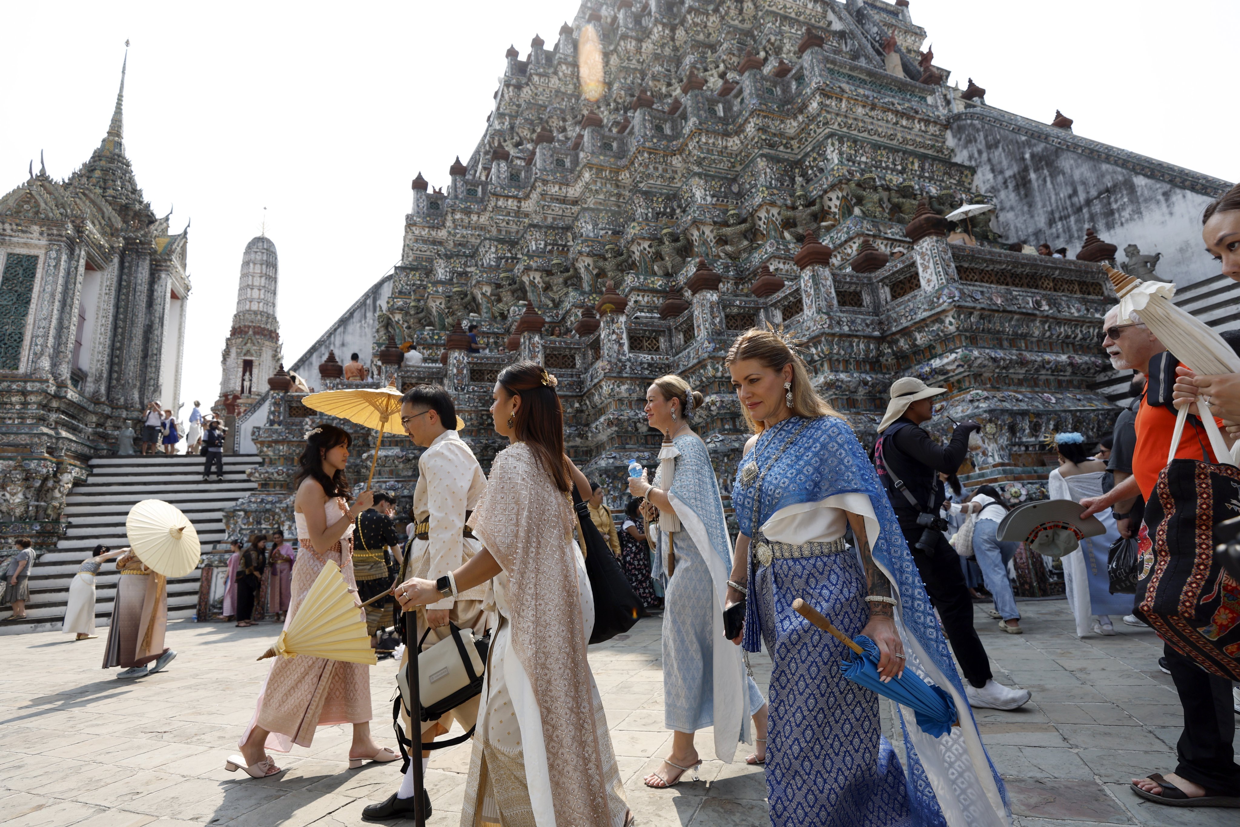 Tourists dressed in traditional Thai attire visit the Temple of Dawn (Wat Arun) in Bangkok, Thailand, on January 19. Despite the multiple challenges it faced, the land of smiles still managed to welcome 33 million tourists last year. Photo: EPA