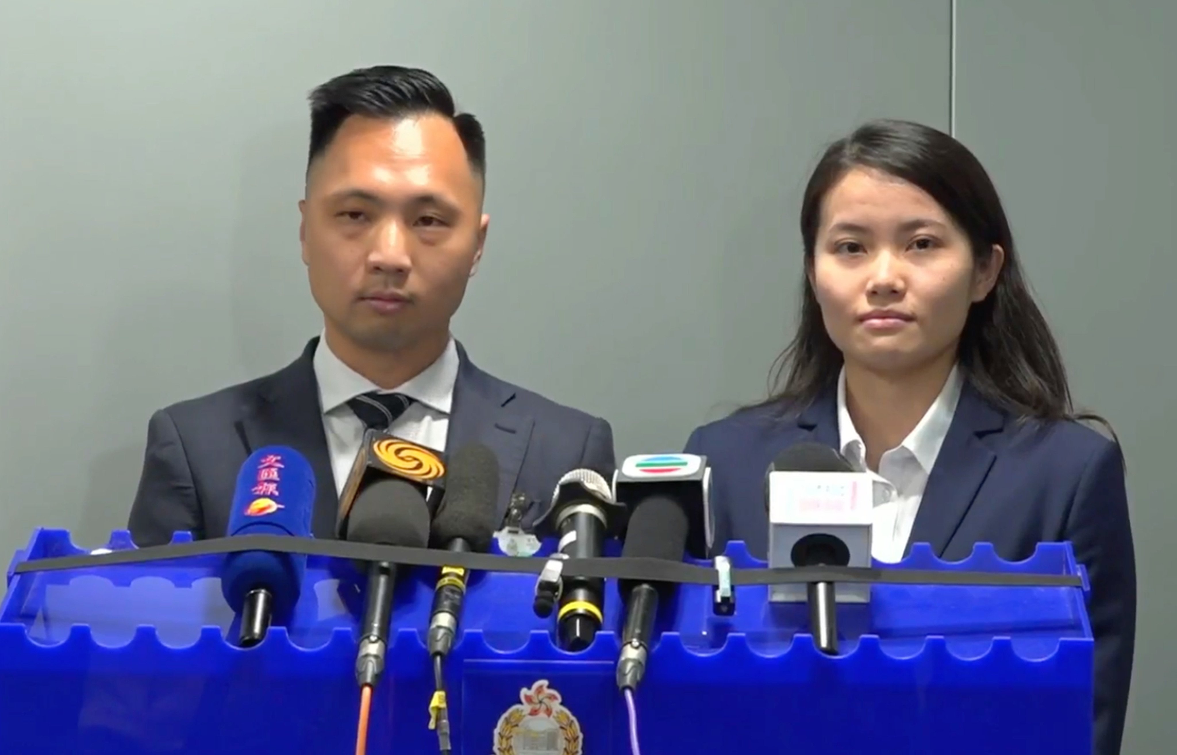 Inspectors Tsang Kin-wa (left) and Leung Wai-ying reveal details about the crackdown. Photo: Handout