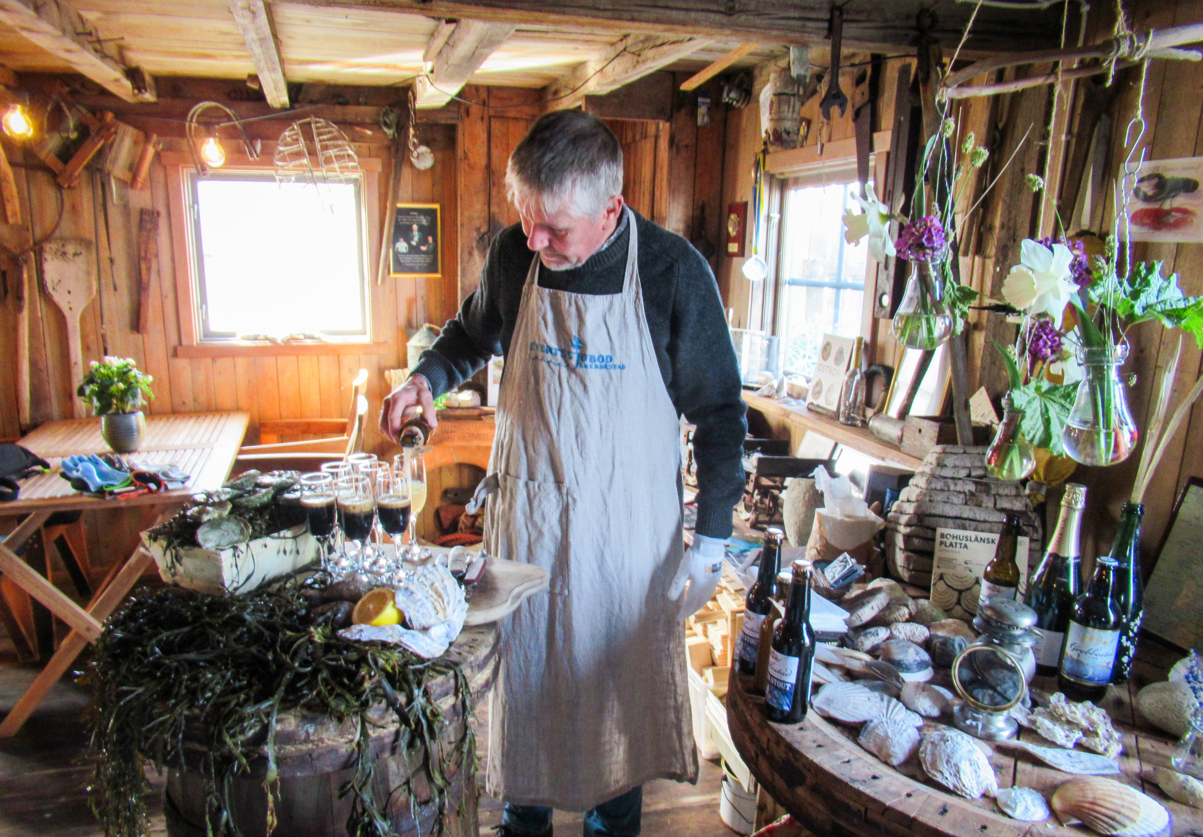 FILED - Blue, or aquatic, foods hold support diets that are healthy, sustainable, inclusive, and climate-resilient. Here, Per Karlsson prepares to serve up Swedish treats from the sea. Photo: Sabine Glaubitz/dpa-tmn - ATTENTION: editorial use only in connection with the aforementioned text
