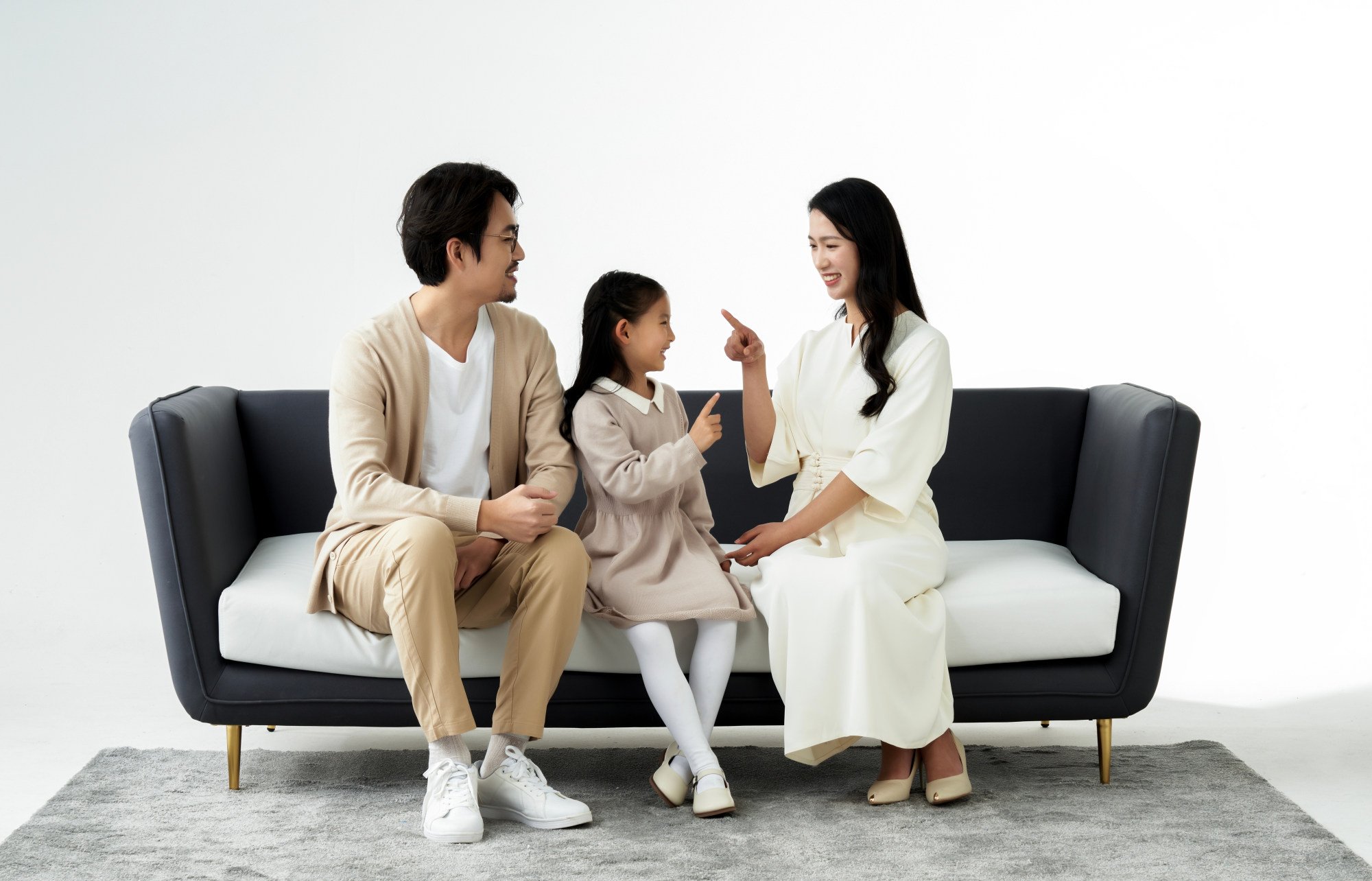 A happy family of three play on a sofa. Psychological experts say the man’s outburst could have a long-term effect on his daughter’s mental health. Photo: Shutterstock