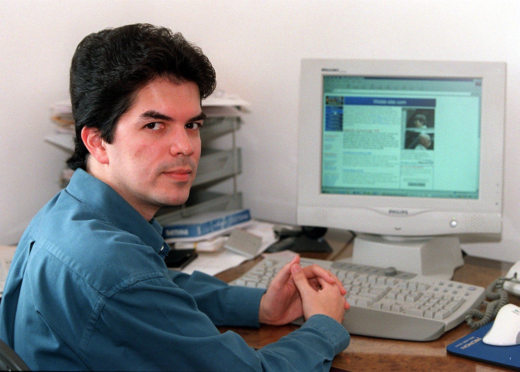 David Webb with his website displayed on his computer, photographed at his Shiu Fai Terrace home in 2000. Photo: SCMP