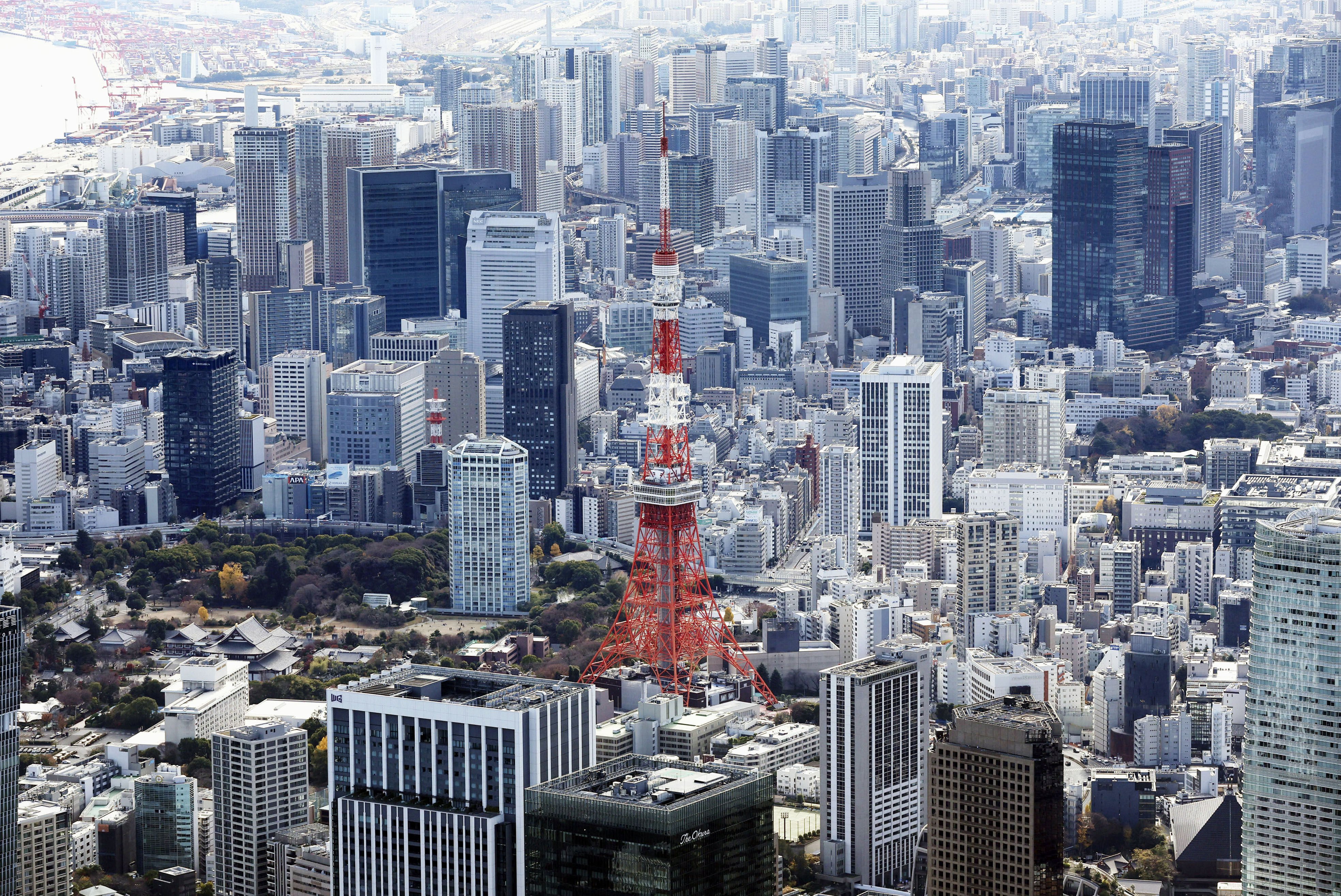 High-rise buildings in central Tokyo, Japan. A group of suspects stole suitcases with 420 million yen in cash from five people in the area. Photo: Kyodo