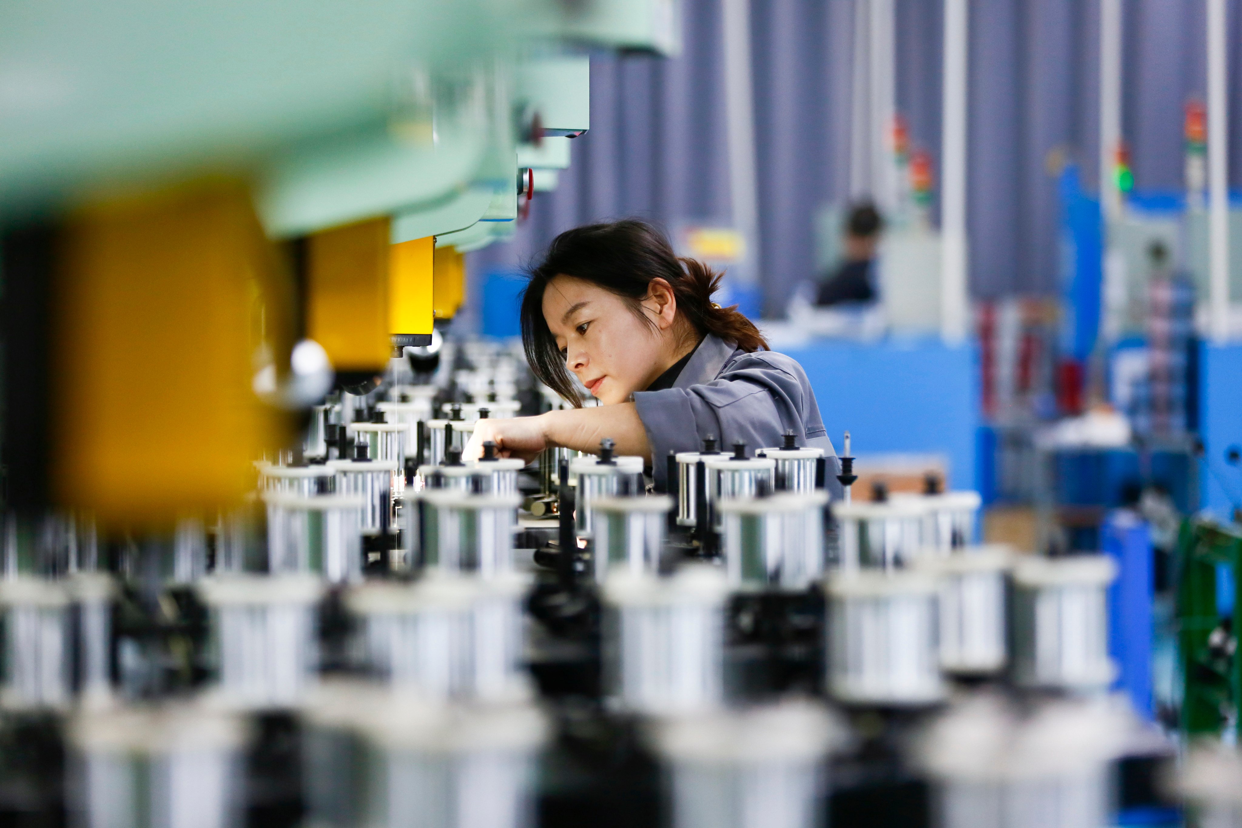 A worker is seen on a wire harness production line at an electronics factory in Shangqiu, a city in central Henan province, on January 27, 2026. Photo: Xinhua