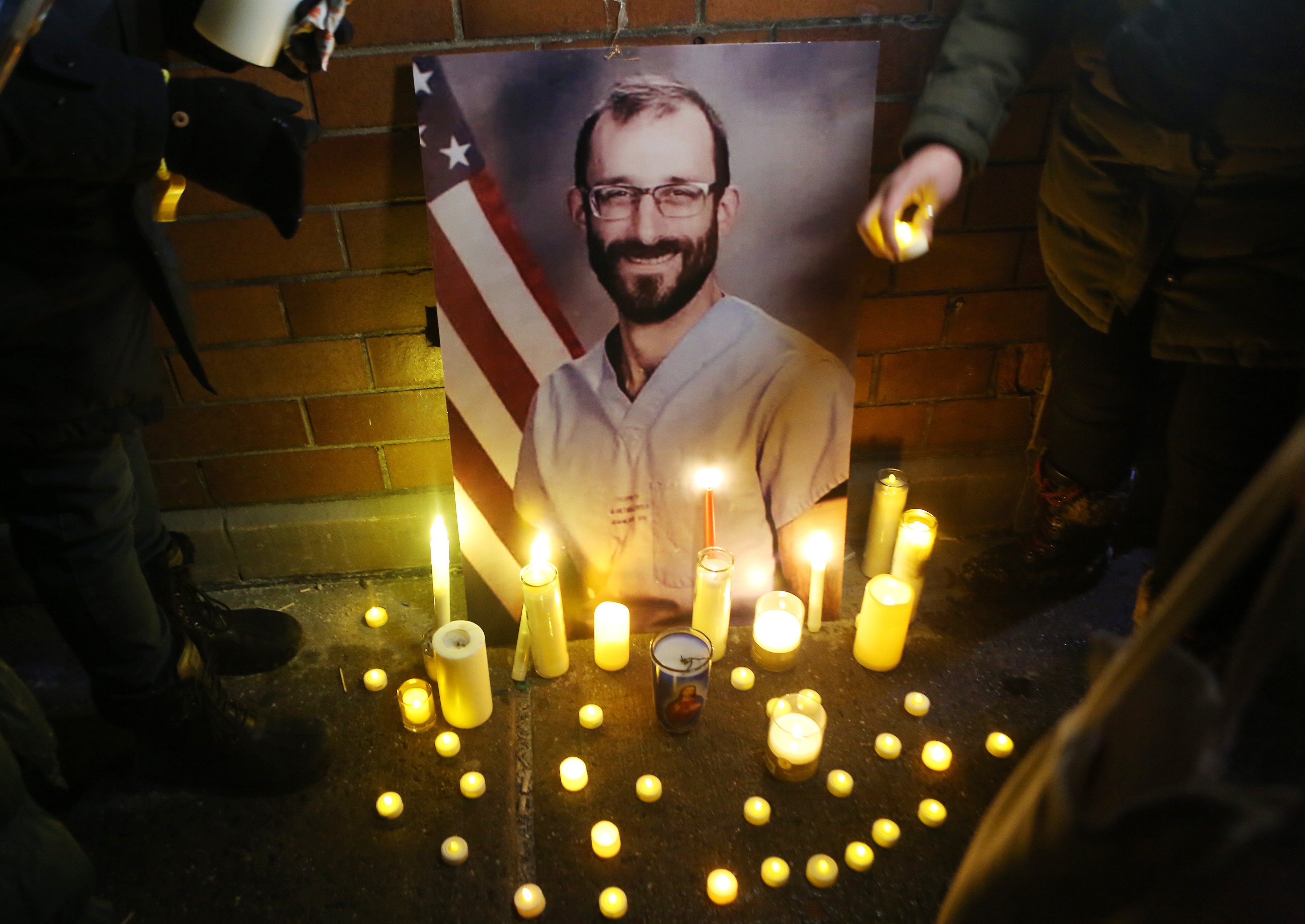 People light candles during a vigil for Alex Pretti in New York on Thursday. Photo: dpa