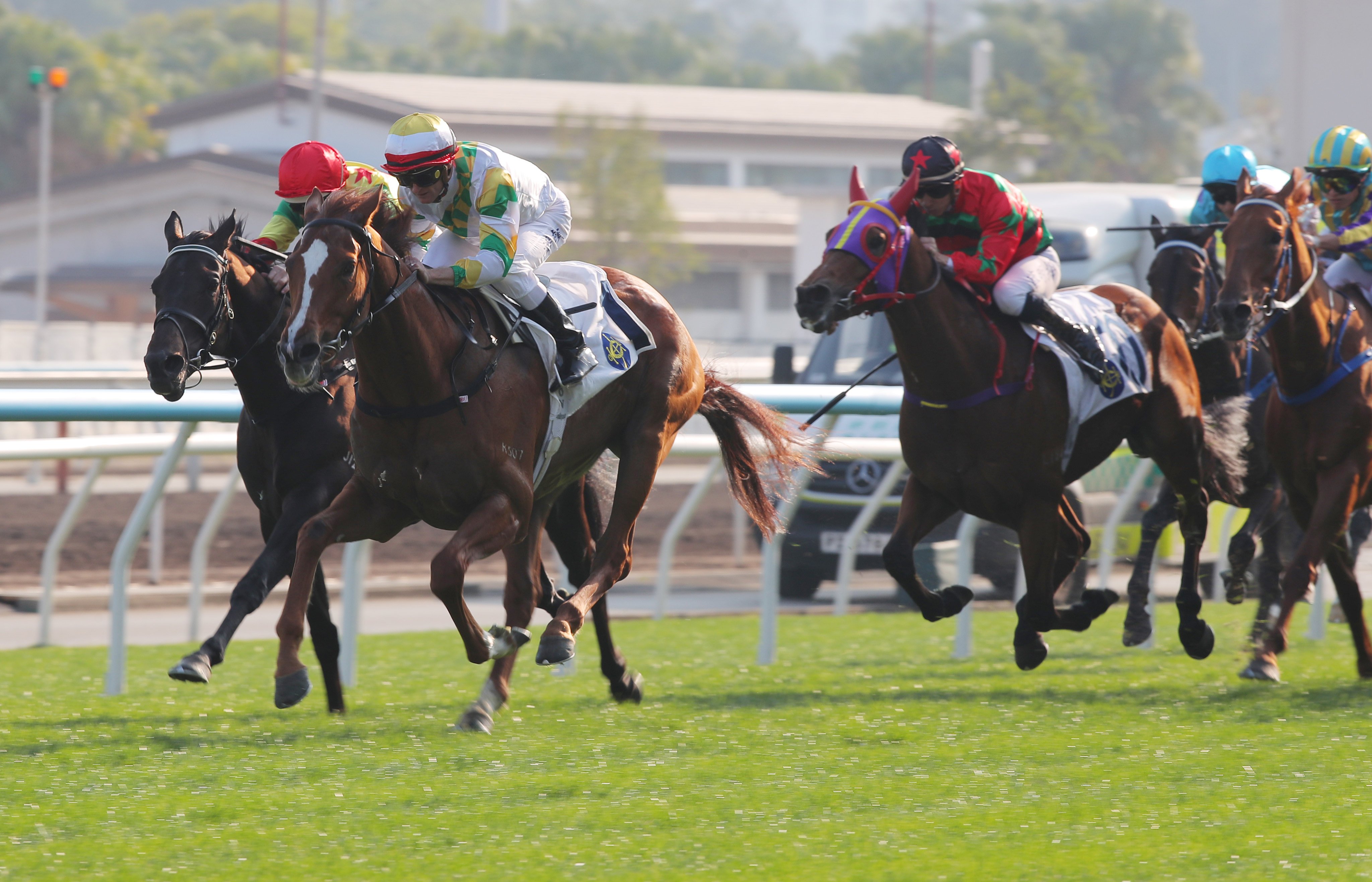 Sagacious Life surges to victory under Zac Purton. Photos: Kenneth Chan