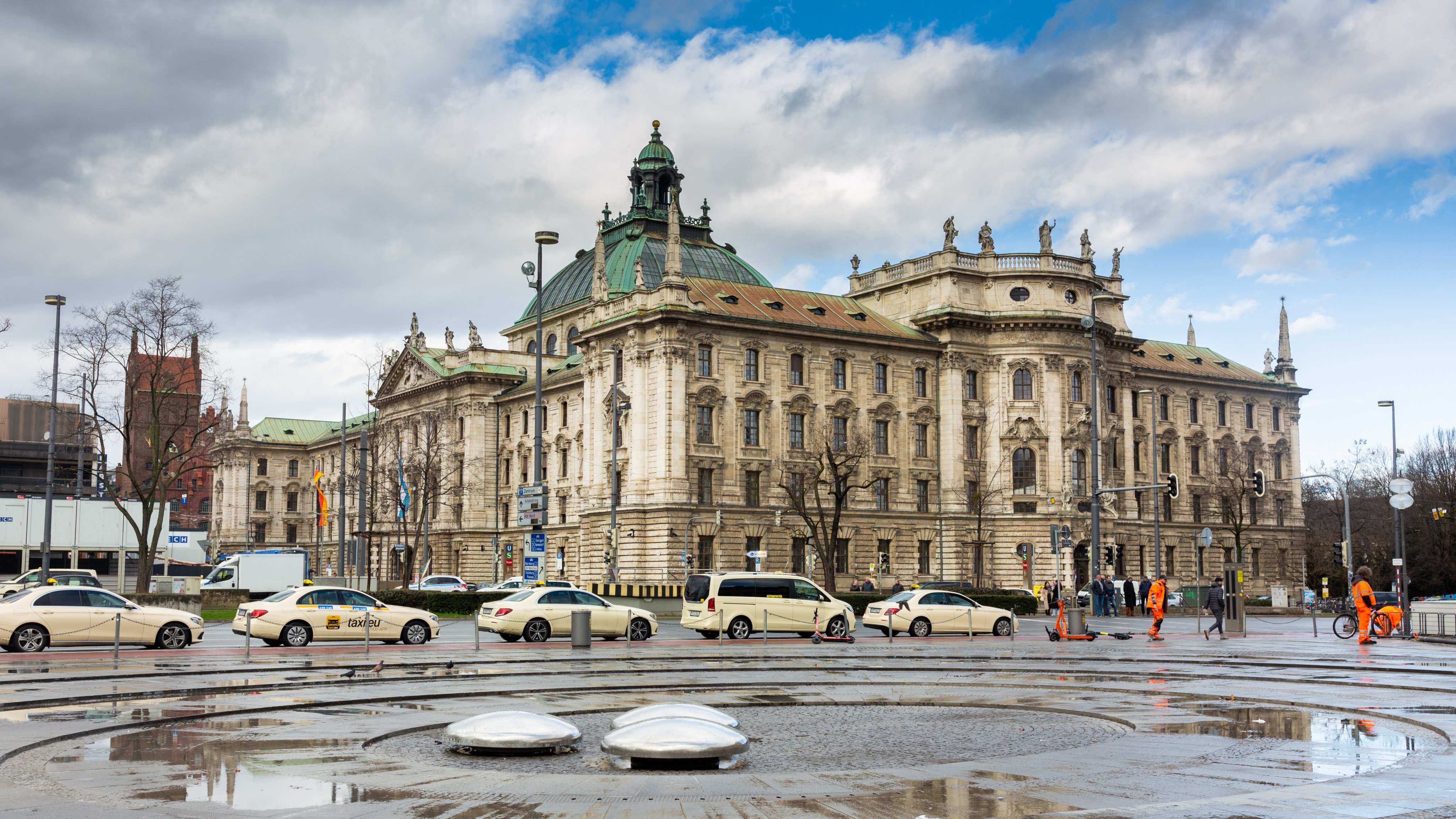 View of Munich Regional Court with taxis waiting in the foreground. Photo Shutterstock