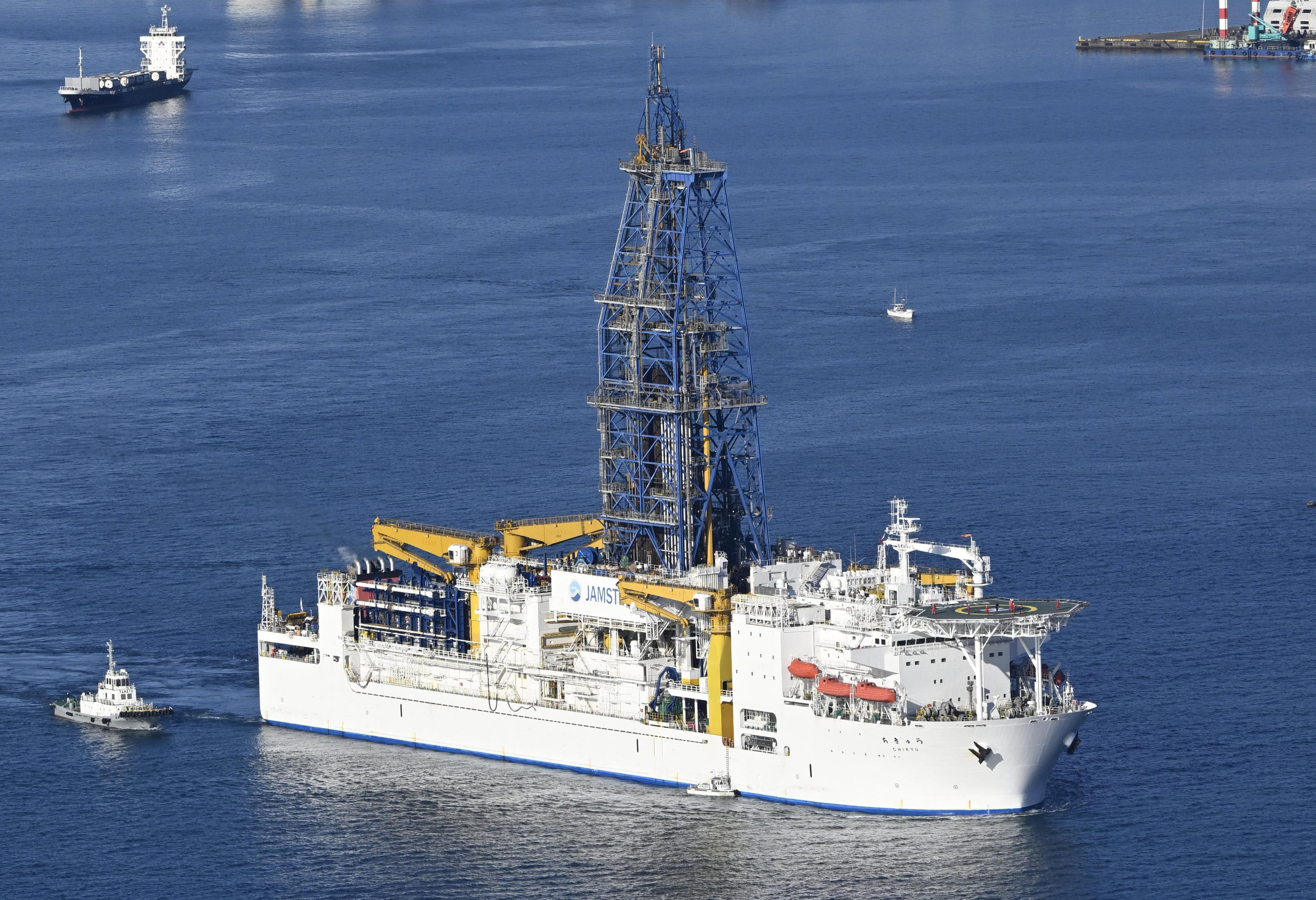 The Japan Agency for Marine-Earth Science and Technology’s Chikyu research vessel leaves a Shizuoka port to collect rare earth mud off Minamitori Island on January 12. Photo: Kyodo