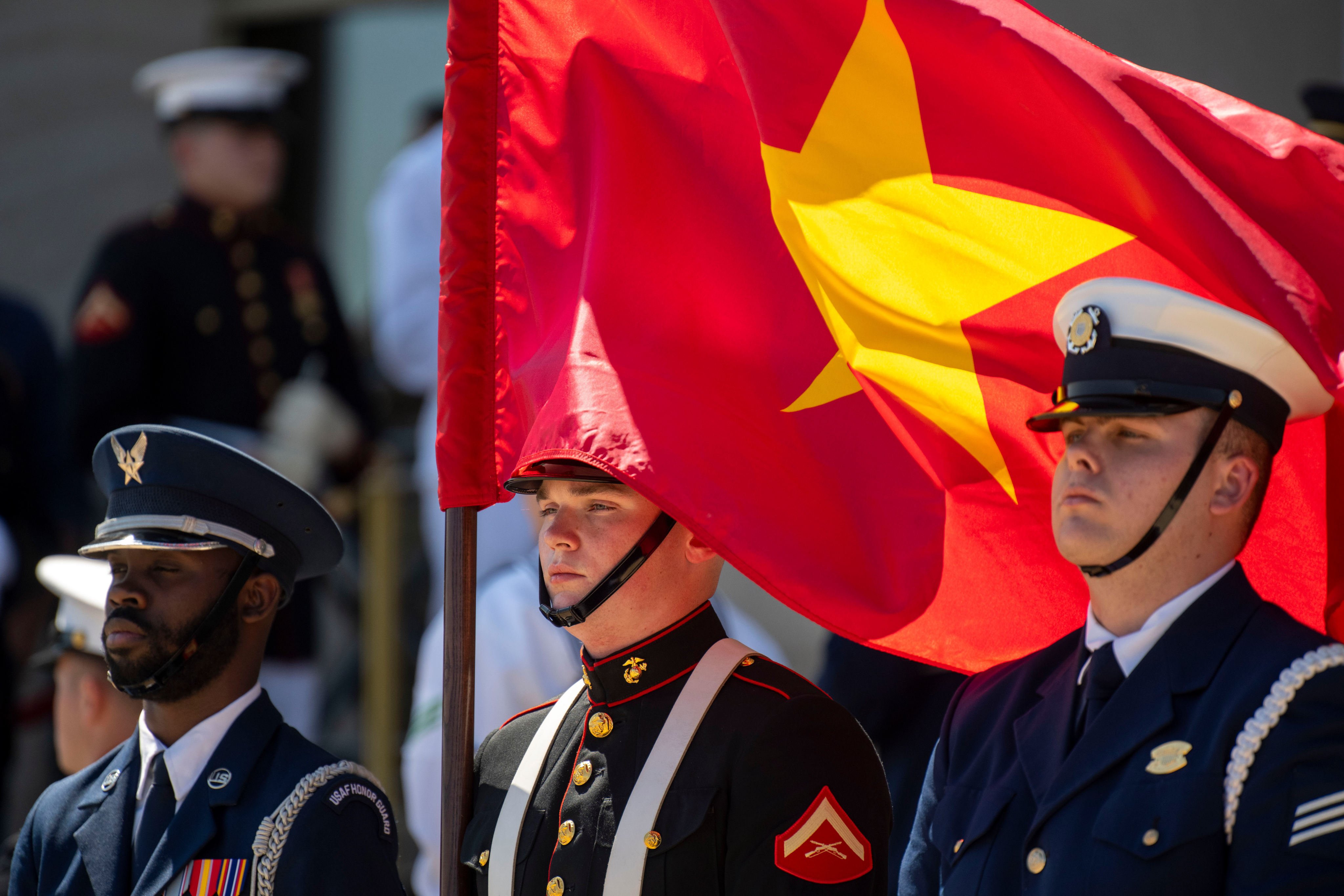 A US Marine honour guard holds the Vietnamese flag to welcome Defence Minister Phan Van Giang to the Pentagon on September 9, 2024. Photo: AP