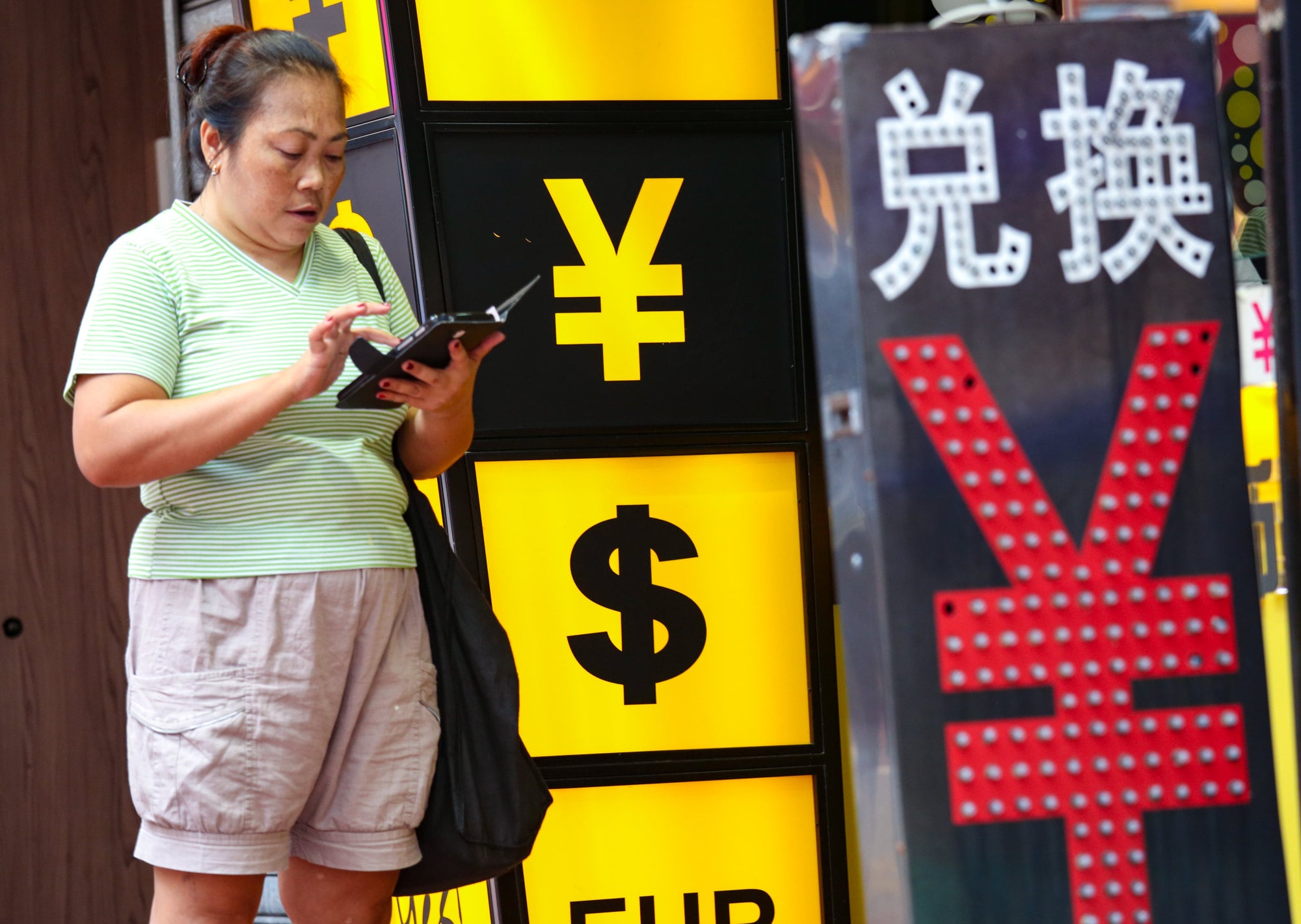 A currency exchange shop in Causeway Bay. Photo: Nora Tam A currency exchange shop in Causeway Bay. Photo: Nora Tam