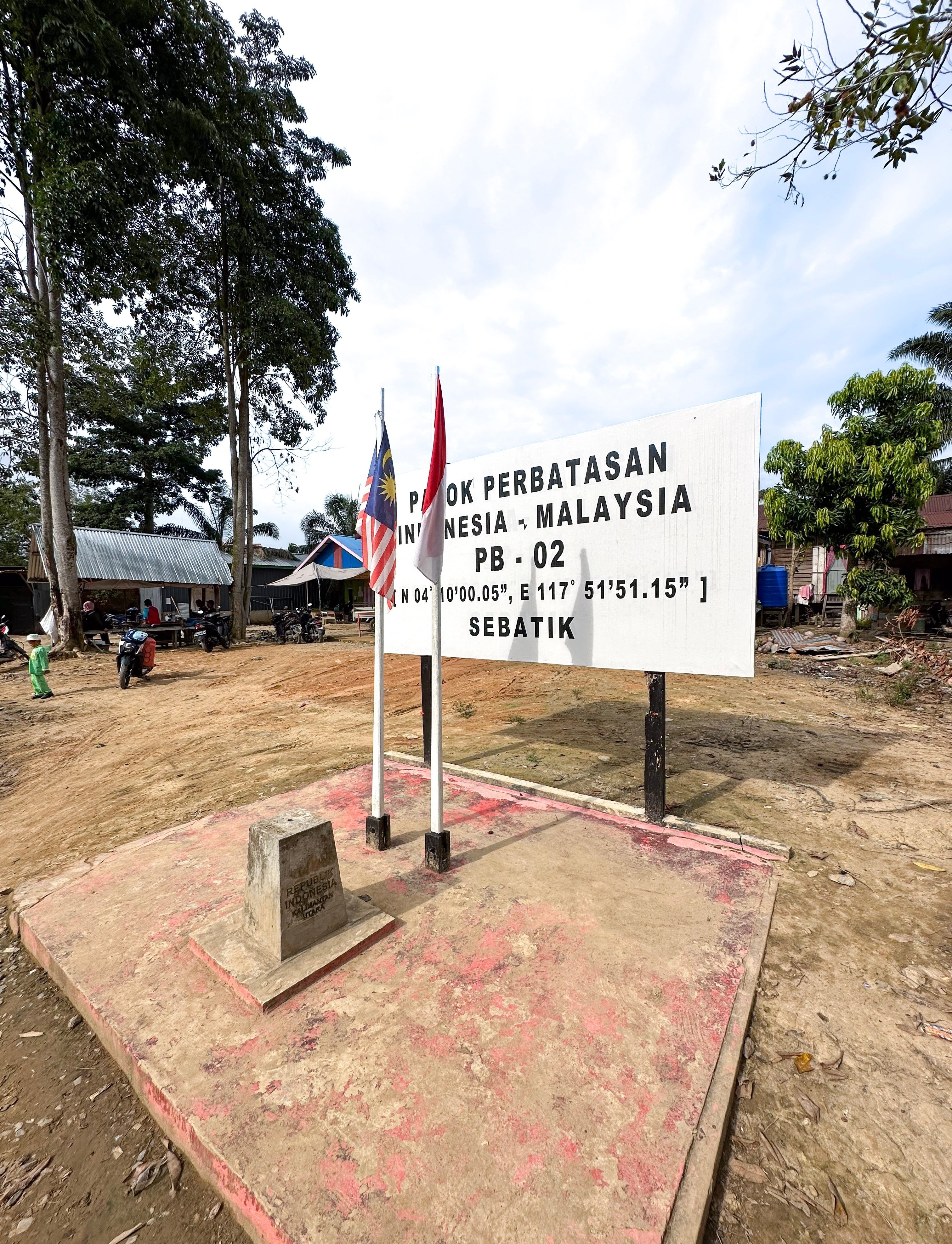 The Indonesia-Malaysia border marker on Sebatik Island, which is split between Indonesia’s Nunukan regency and Malaysia’s Tawau district. Photo: Shutterstock