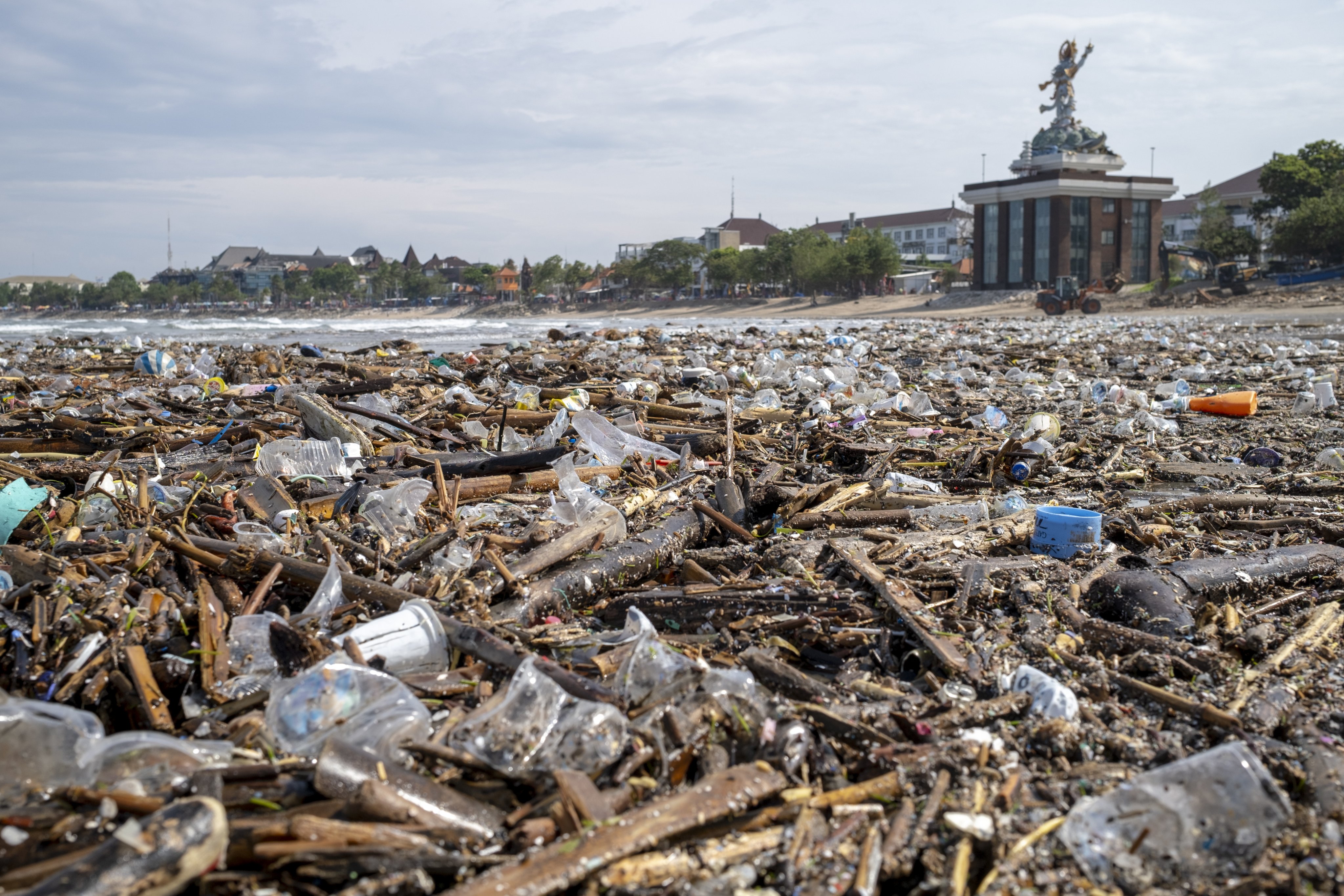 Waste materials lie on Kuta Beach on Bali island on January 23. Indonesian President Prabowo Subianto has said he received complaints from foreign dignitaries about the state of cleanliness in Bali. Photo: EPA