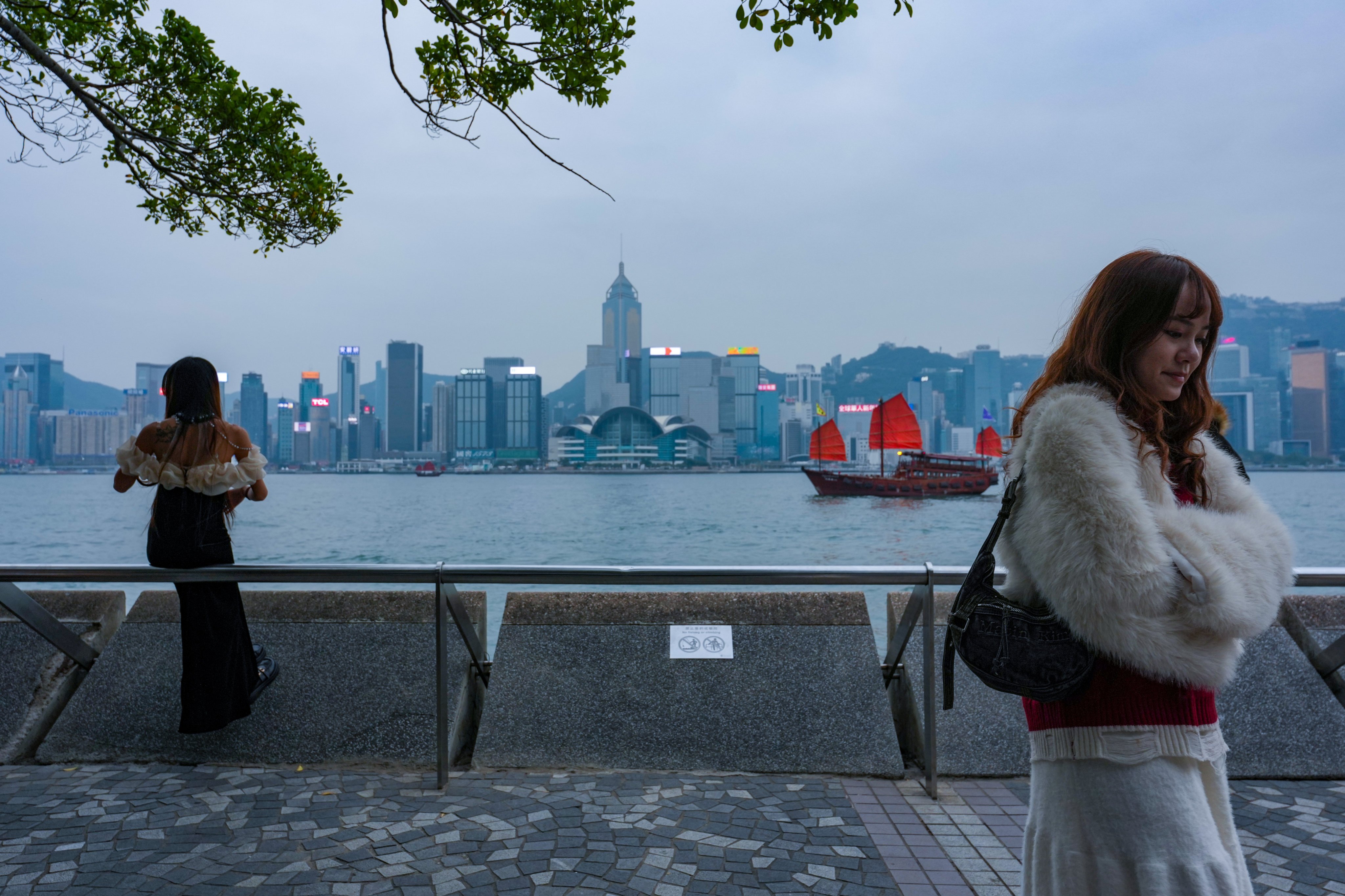 Temperatures in Hong Kong are expected to drop on Sunday as a cold front sweeps across southern China. Photo: Jelly Tse