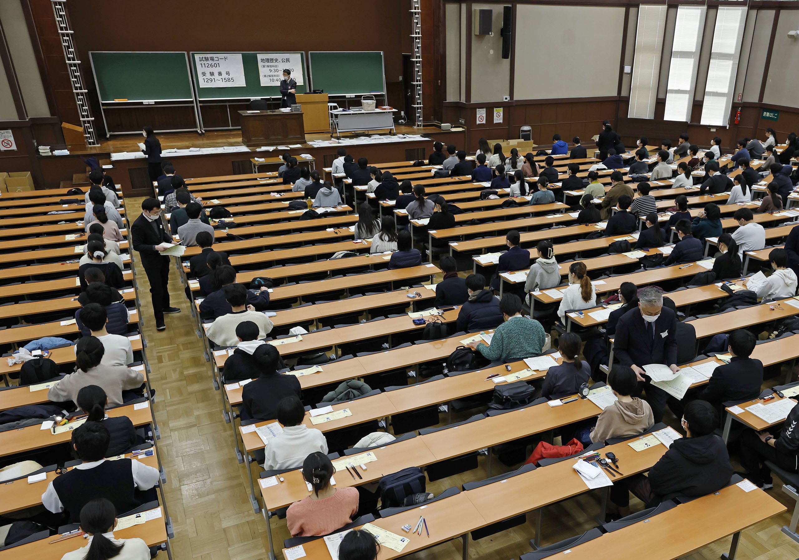 Applicants sit for an entrance exam at the University of Tokyo on January 18, 2025. Photo: Kyodo