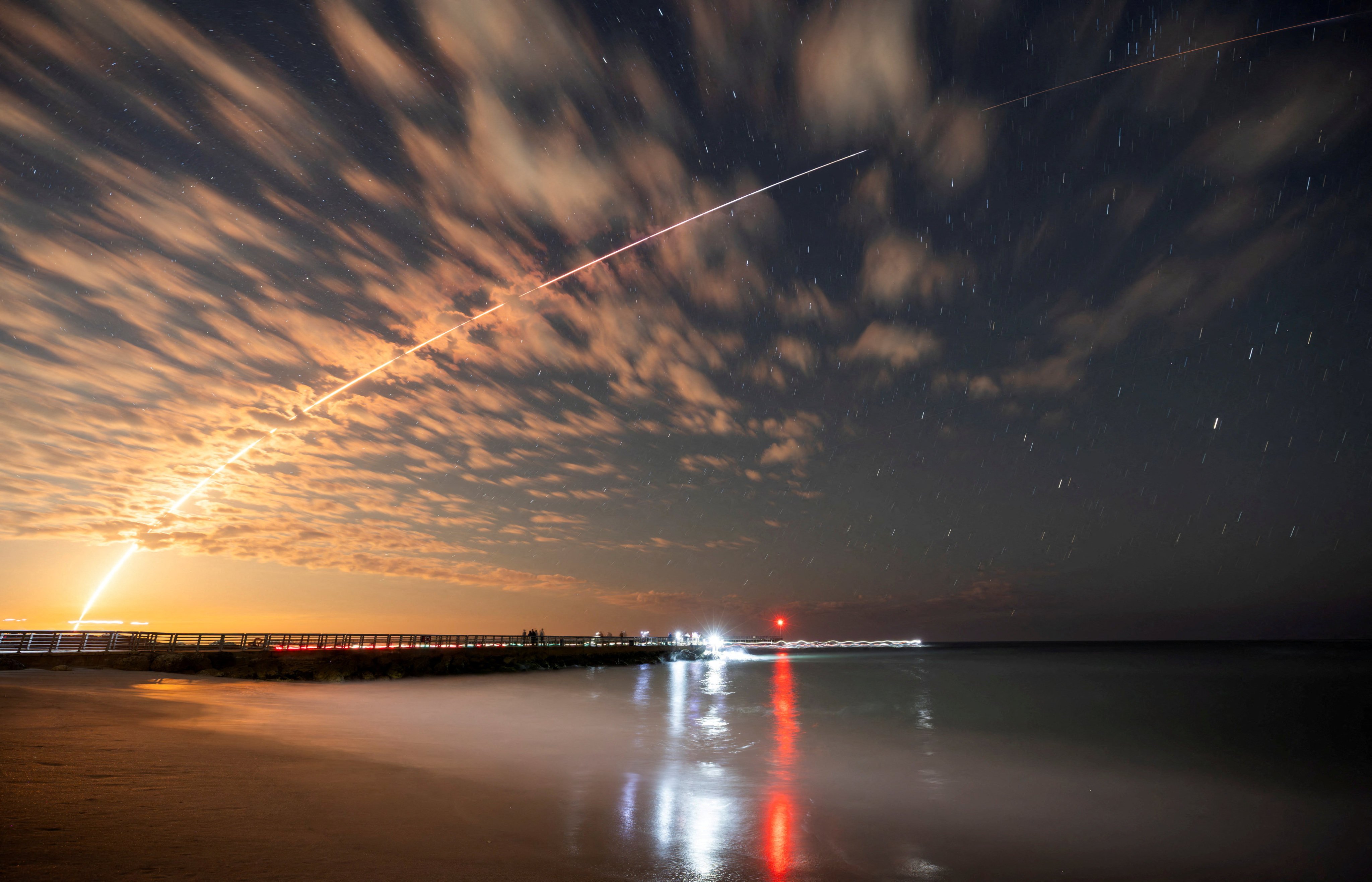 The SpaceX Falcon 9 rocket carrying Starlink satellites is seen over Sebastian Inlet after launching from Cape Canaveral, Florida, in February 2025. Photo: Reuters