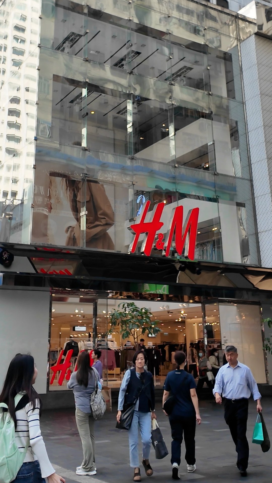 H&M to close Hong Kong flagship store