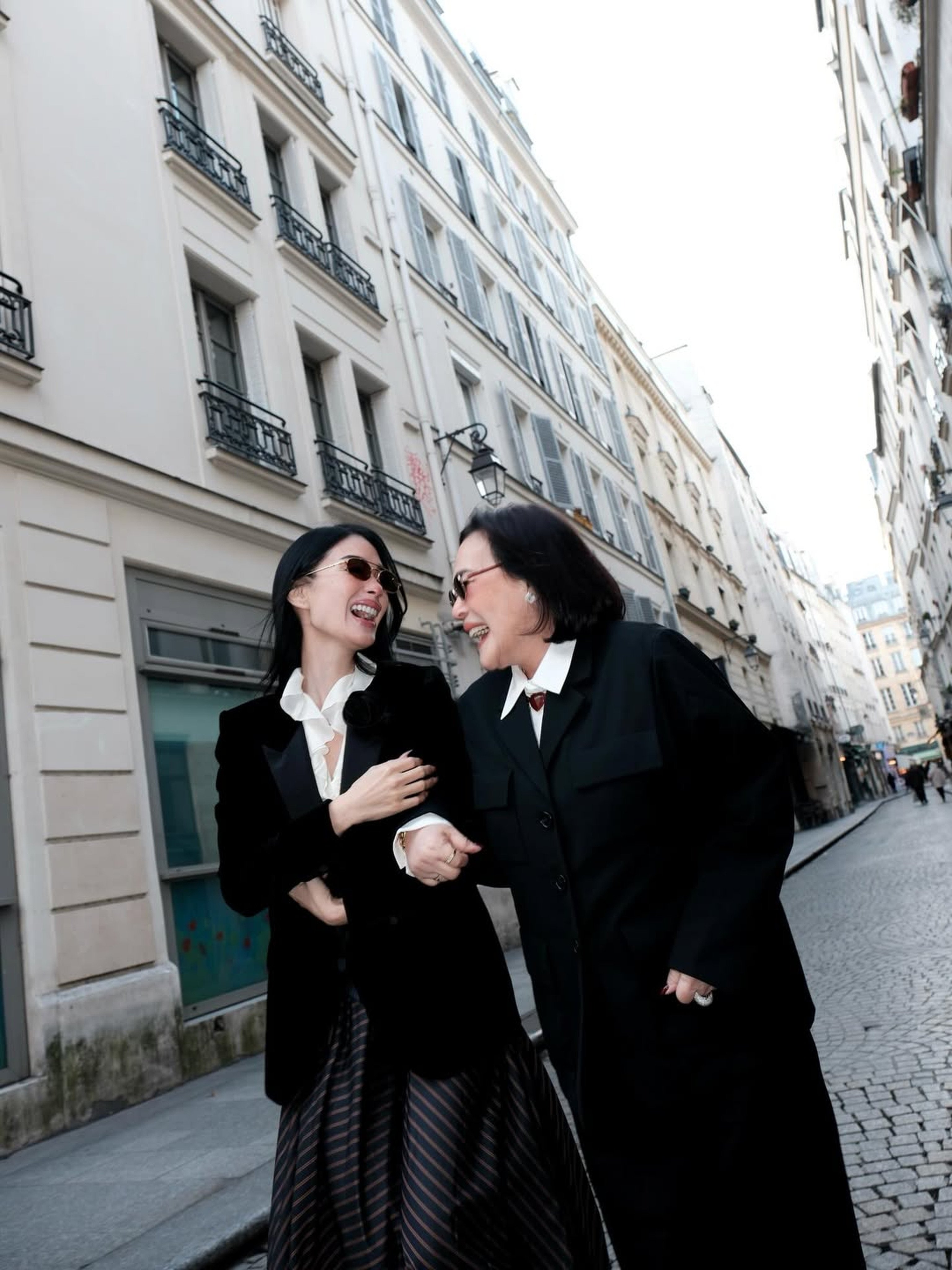 Heart Evangelista attends last month’s Paris Fashion Week with her mother. Photo: Instagram/iamhearte