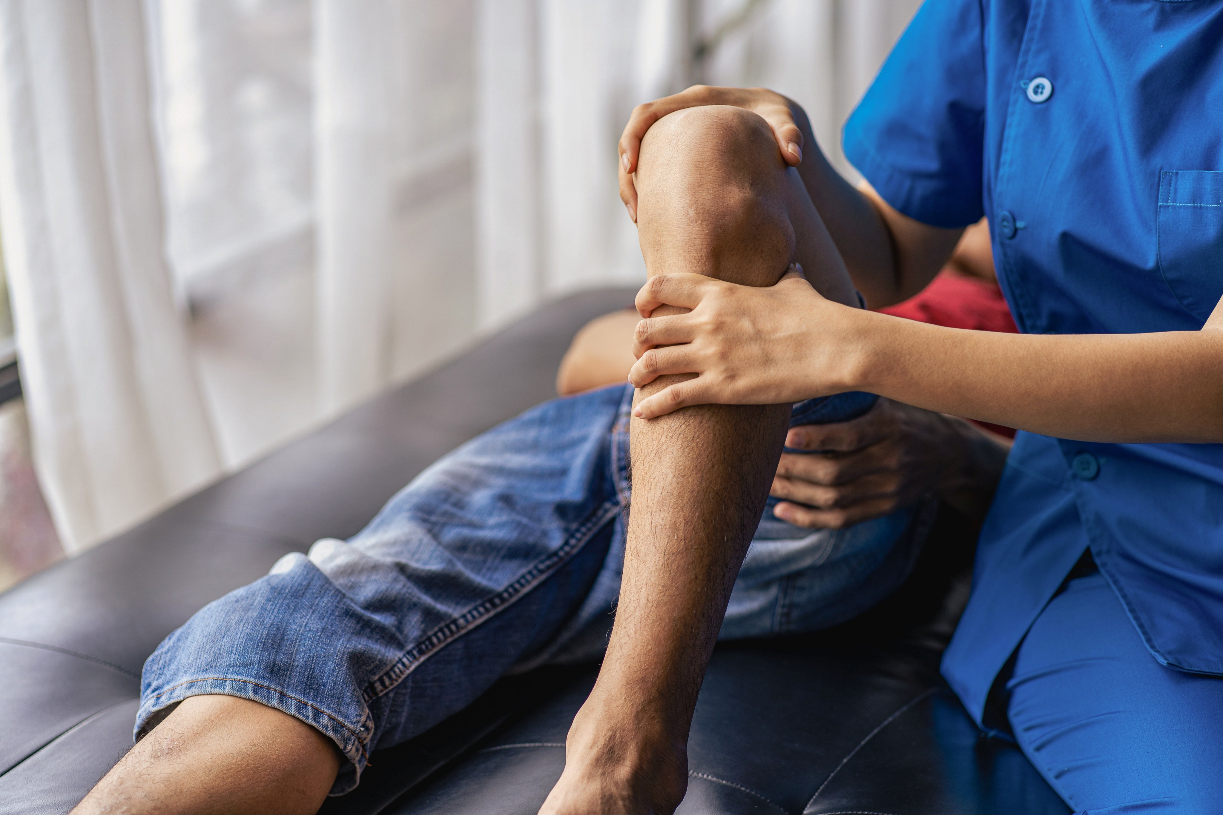 In principle, direct access to physiotherapy means that someone with persistent pain can book a physiotherapist for assessment, treatment and advice and be referred to a doctor if red flags appear. In practice, the current framework in Hong Kong relies on tightly defined pathways. Photo: Shutterstock